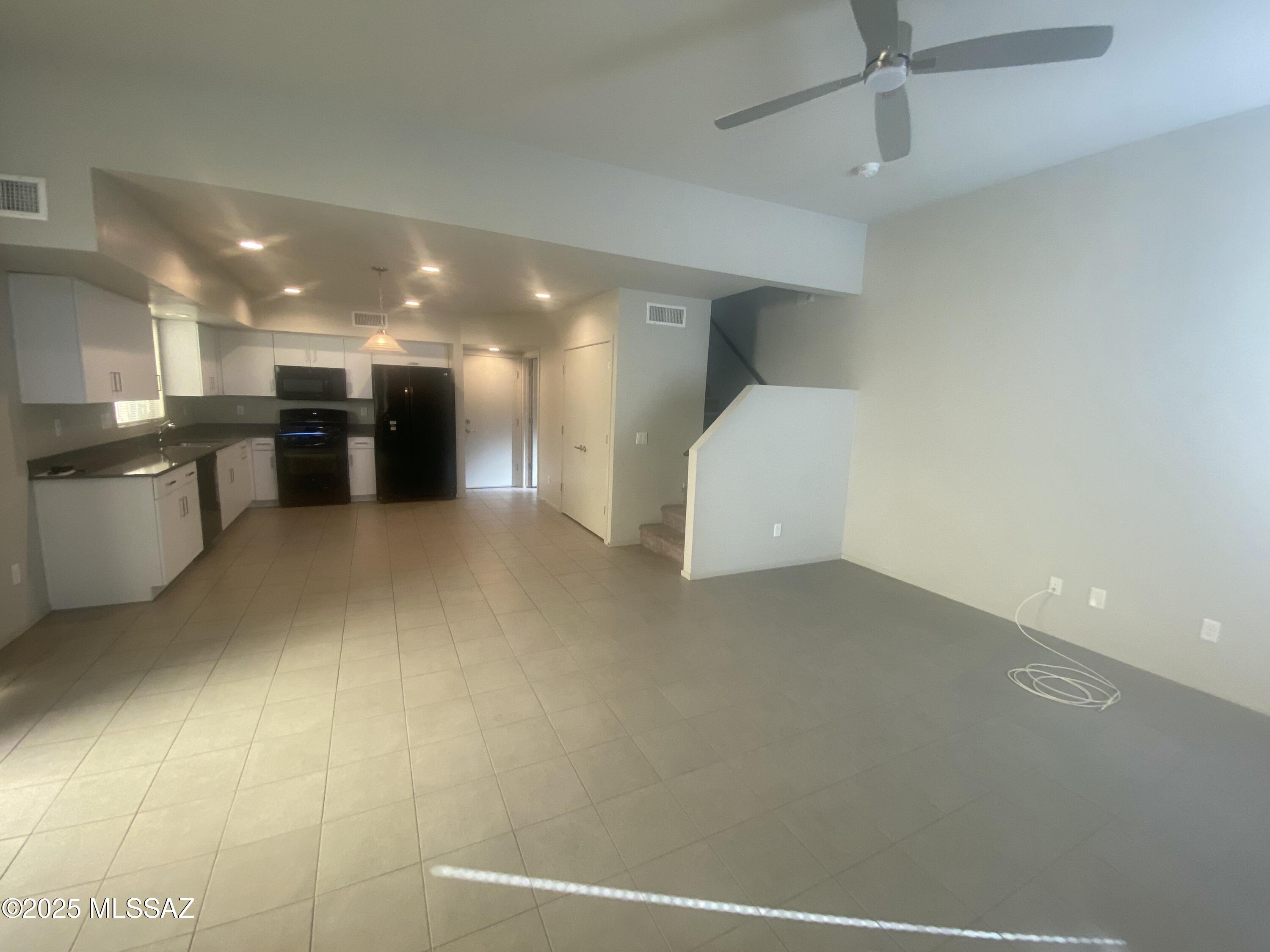 Park Modern SQ20153240738 - Residential Lease