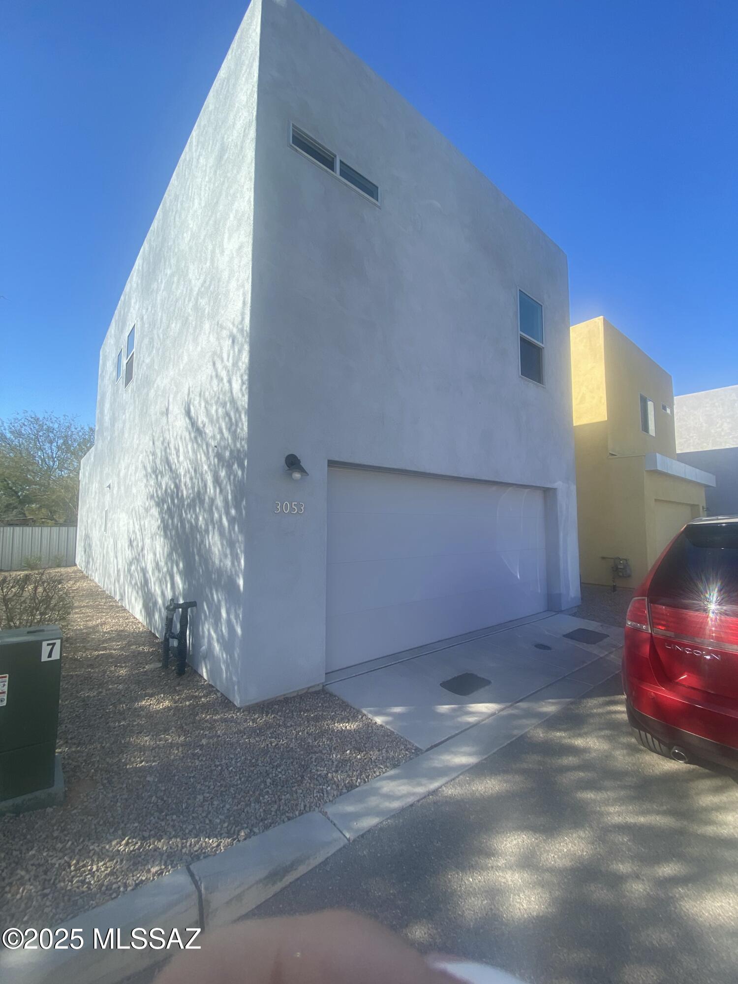 Park Modern SQ20153240738 - Residential Lease