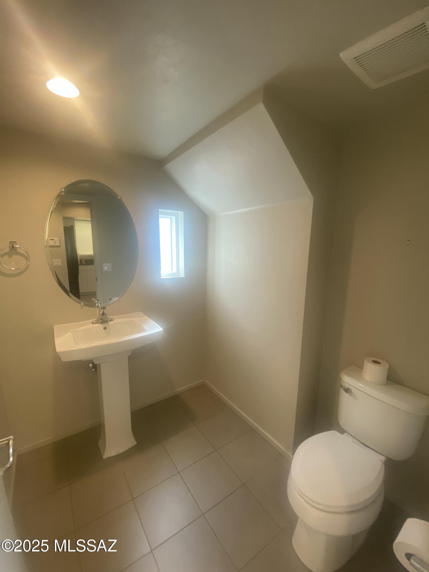 Park Modern SQ20153240738 - Residential Lease