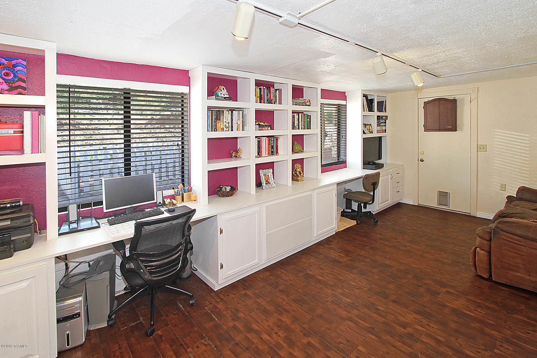 Los Robles Estates - Residential