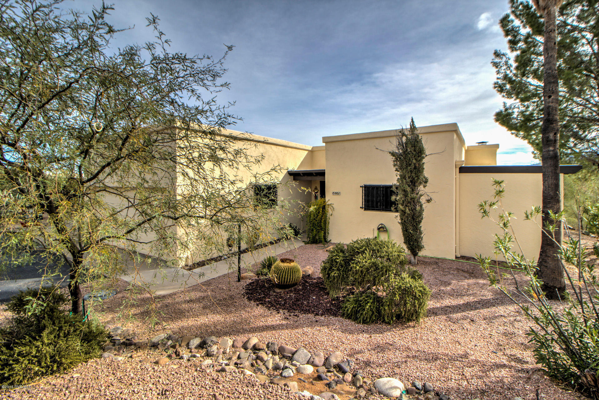 Nice 2 BR, den, townhome located in Continental Vistas with common area on two sides and mountain view. Large kitchen with lots of storage and counter space.