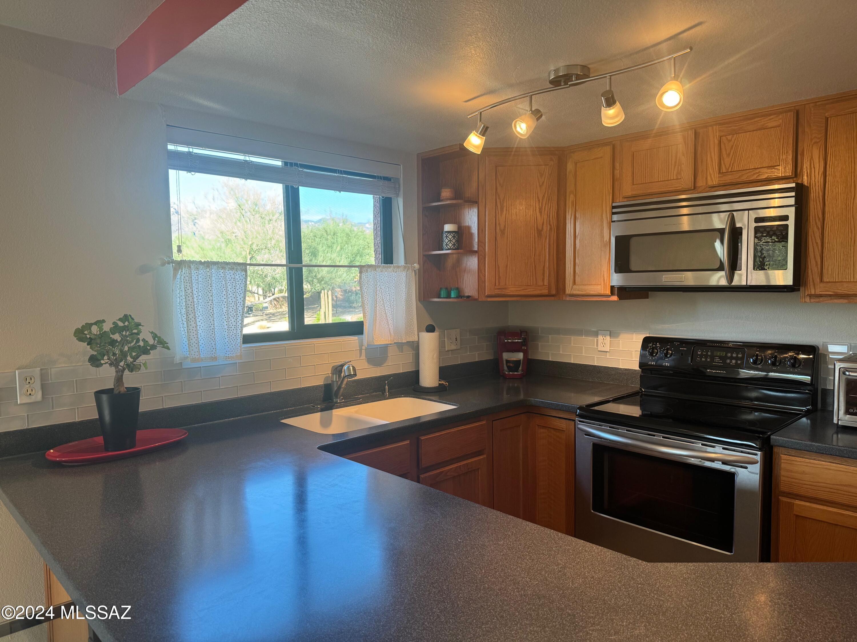 Ventana Vista Condominiums - Residential