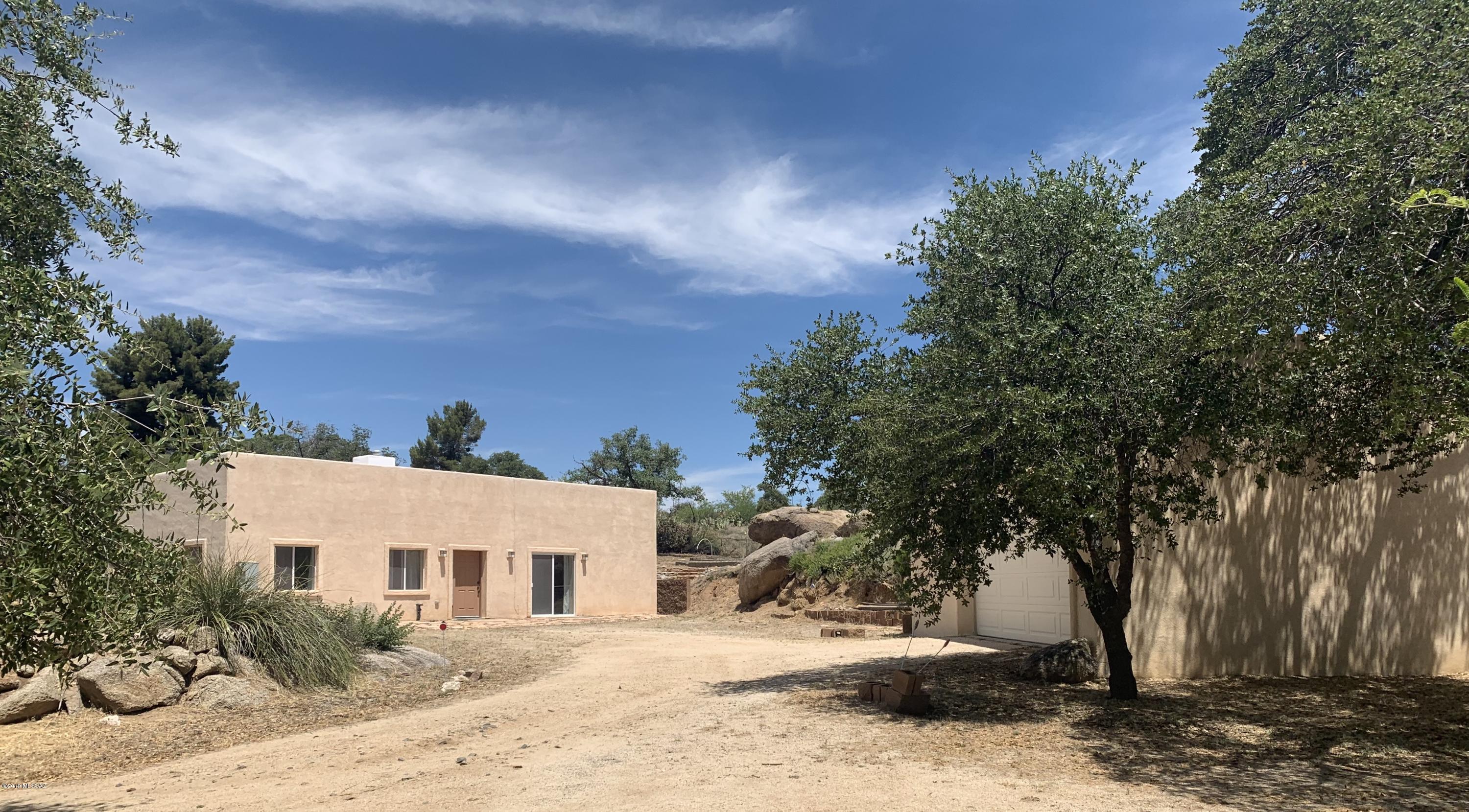 Beautiful Santa Fe style home with a large detached 2 car garage.  Enjoy the  mountain views from the flagstone patio area!  Partially fenced and very private with granite boulders and oak trees. Garage has bathroom plumbing in place.  Home has vaulted ceilings. Oracle is just 20 minutes away from Oro Valley but has a perfect year round climate at 4500 ft elevation. Enjoy beautiful starry nights, wildlife, hiking, bird watching and just a simpler way of life in this wonderful, secluded home.