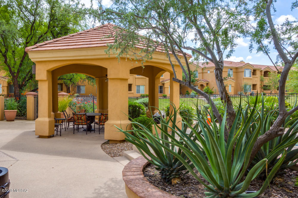 Pinnacle Canyon Condominium - Residential
