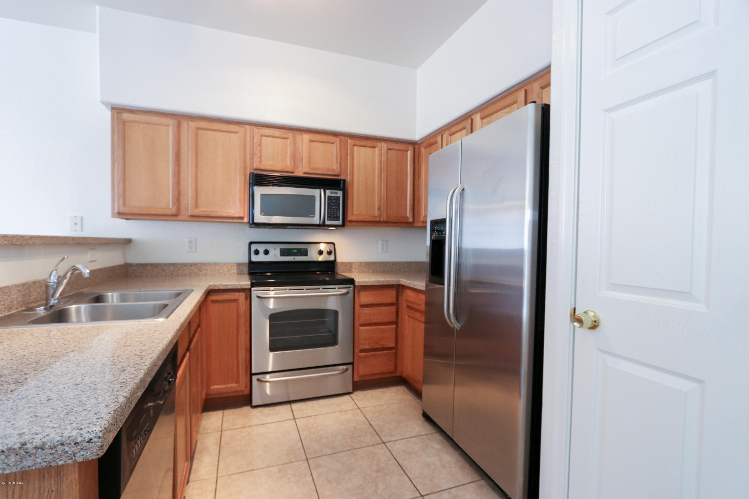 Mountain View Condos. (1-76) - Residential Lease