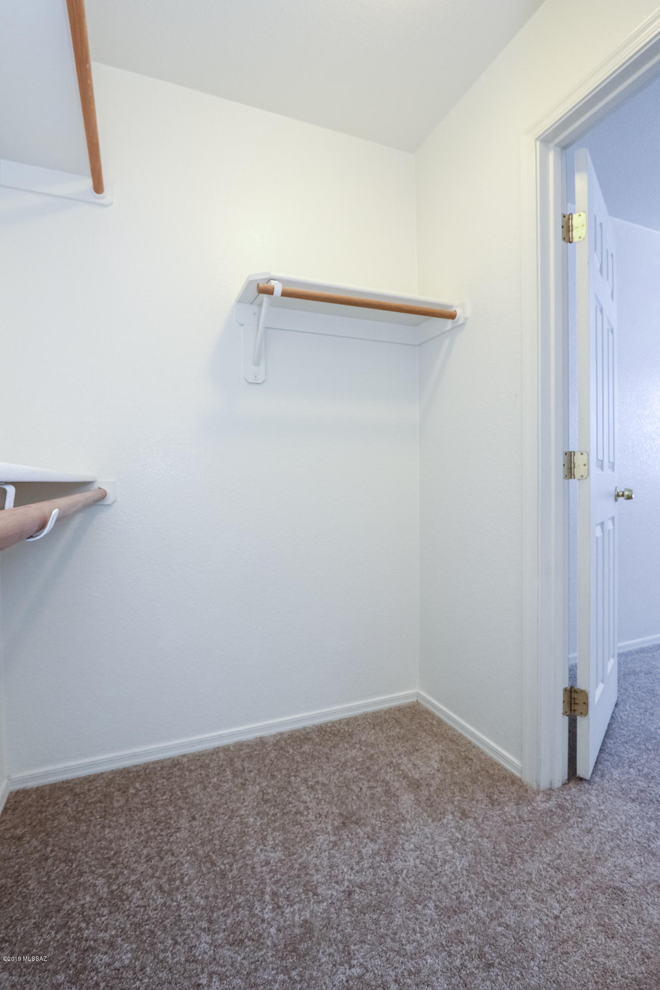 Mountain View Condos. (1-76) - Residential Lease