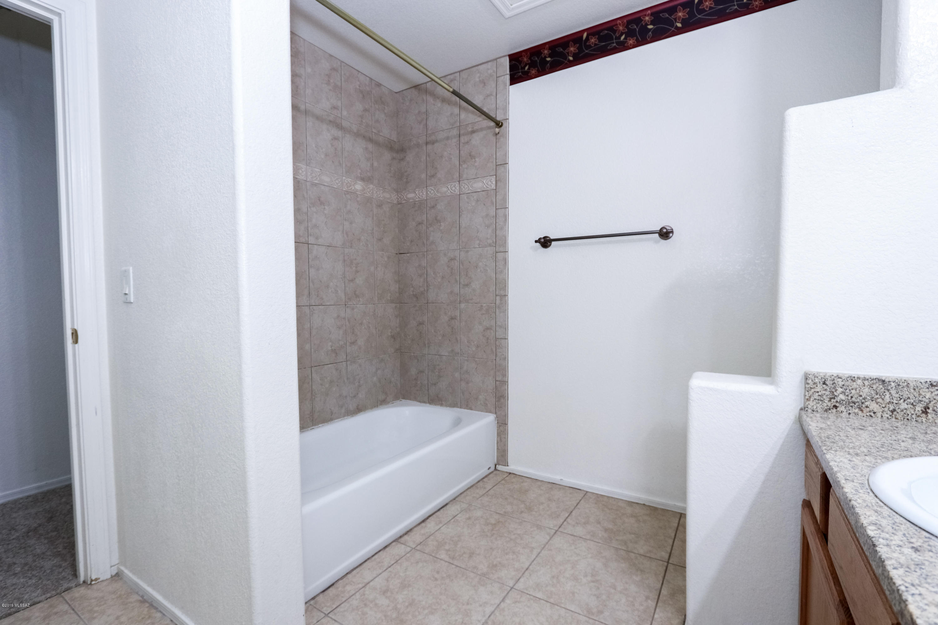 Mountain View Condos. (1-76) - Residential Lease