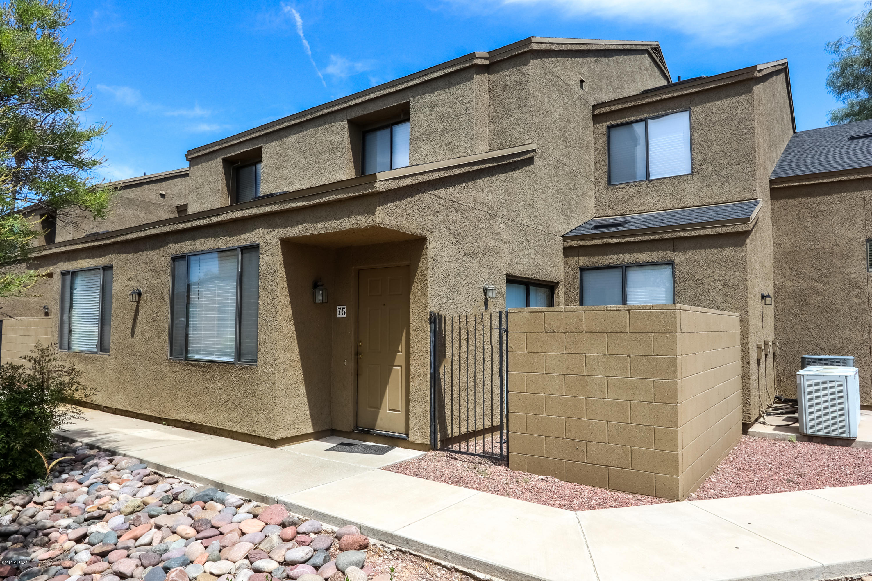 Mountain View Condos. (1-76) - Residential Lease