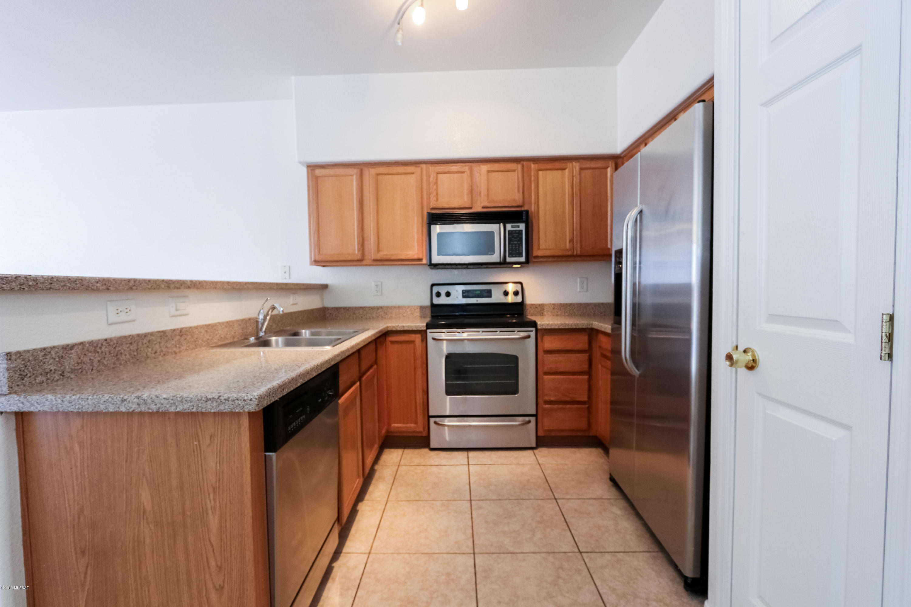 Mountain View Condos. (1-76) - Residential Lease