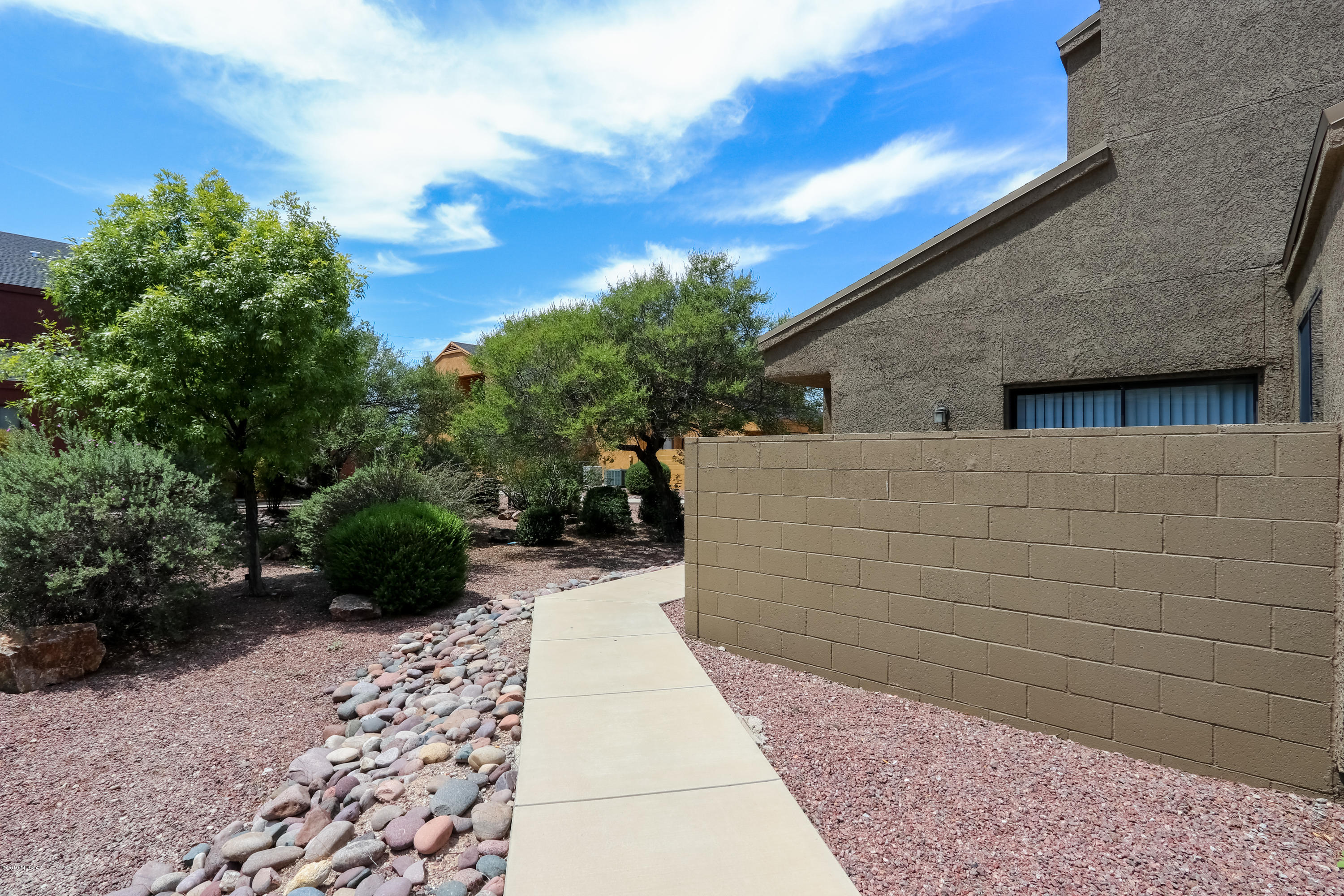 Mountain View Condos. (1-76) - Residential Lease