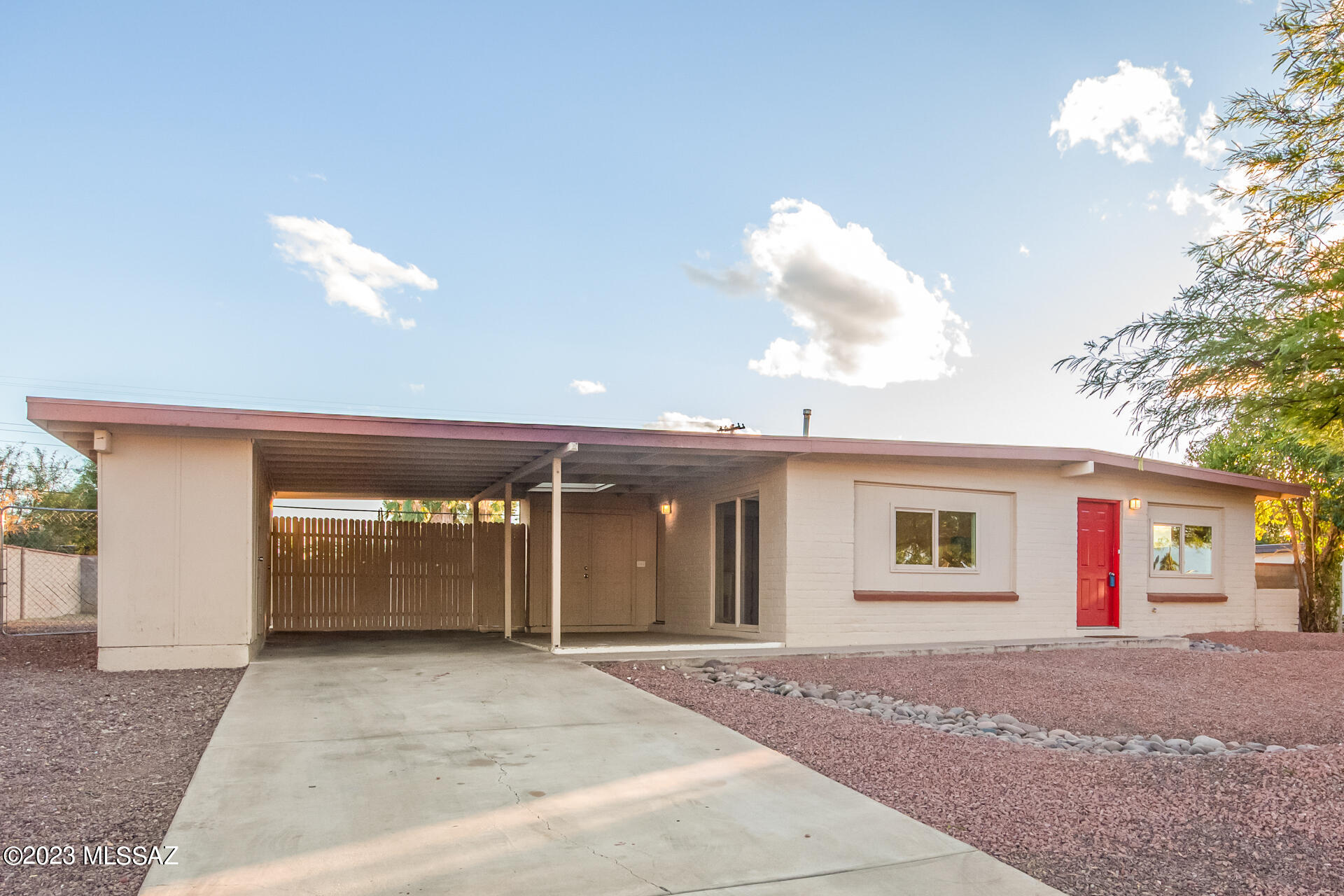Tierra Del Sol (1-2) - Residential Lease