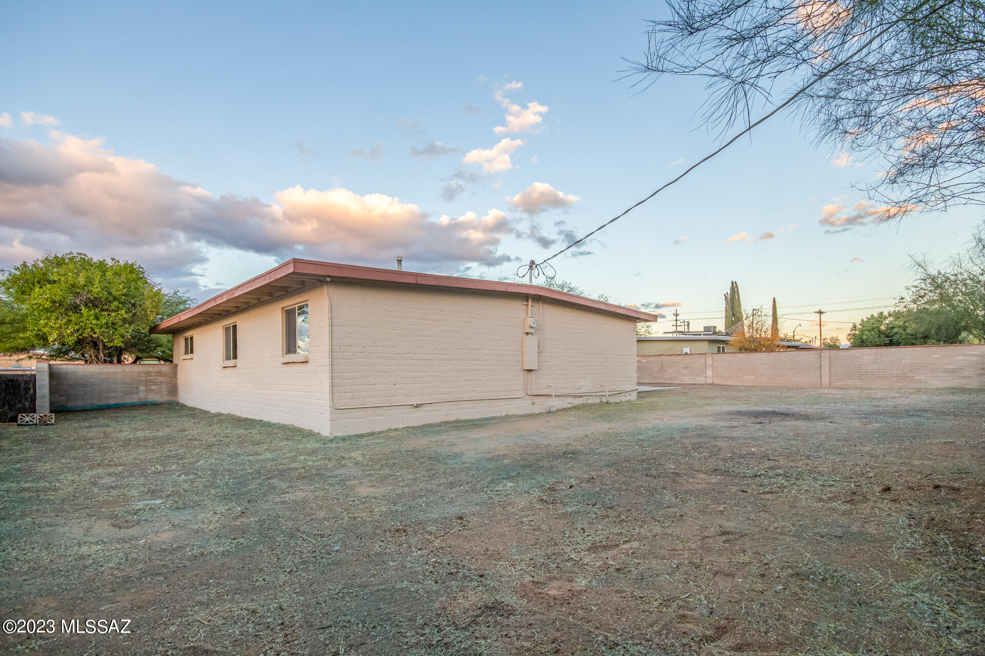 Tierra Del Sol (1-2) - Residential Lease