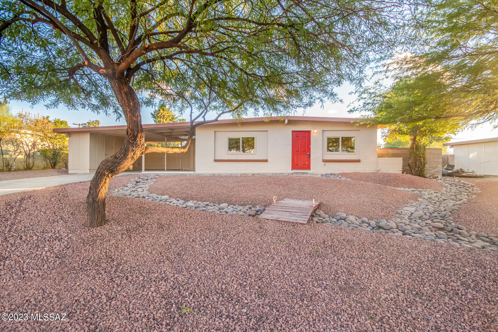 Tierra Del Sol (1-2) - Residential Lease