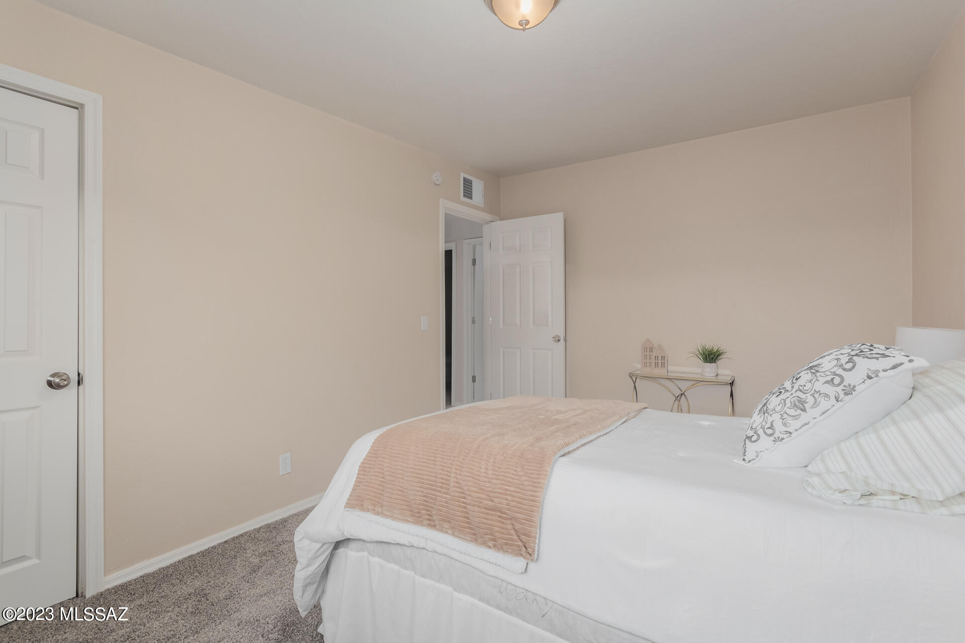 Tierra Del Sol (1-2) - Residential Lease