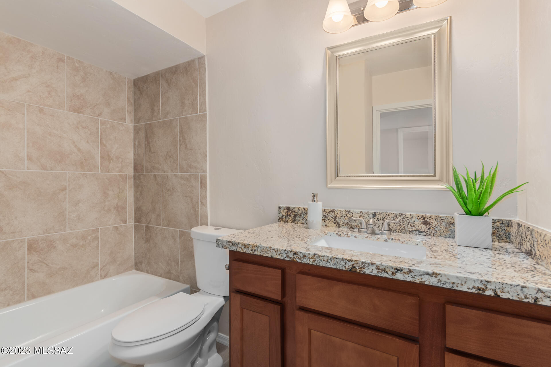 Tierra Del Sol (1-2) - Residential Lease