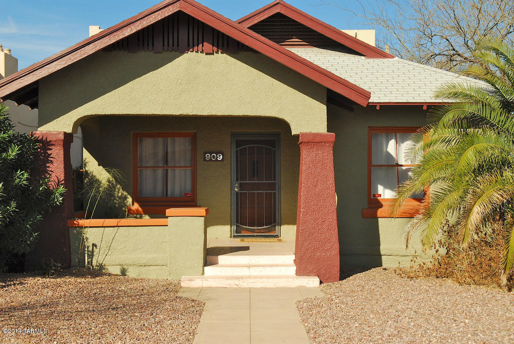 Awesome historic bungalow in a great location. Gorgeous built in cabnetry, hardwood floors, and a remodeled kitchen and a den. This is a must see.