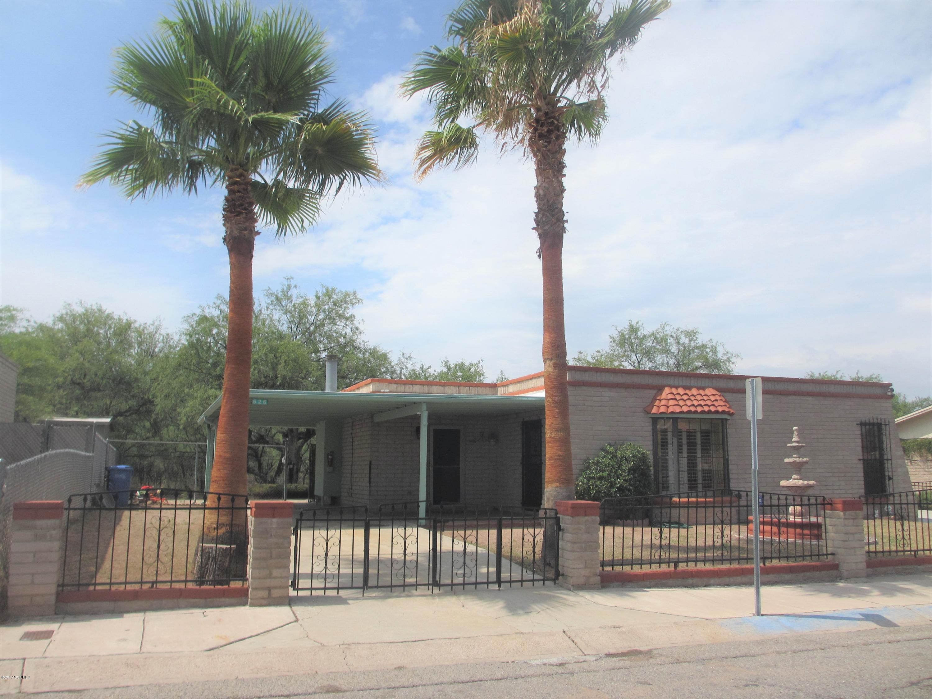 A very nice, clean, well maintained property in a most desireable neighborhood in Nogales!! This property has 4 Bedrooms, manicured front and back yards, RV parking, A/C, fireplace. Beautifully designed wrought iron fencing and wall surround this lovely, recently renovated home !!