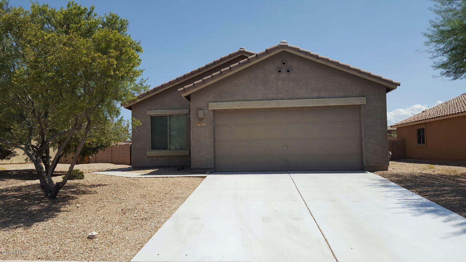 Immaculately kept home in the beautiful San Lucas Subdivision. Spacious great room that flows right into kitchen. Kitchen has lots of cabinet space! Split bedroom plan with a spacious master suite. 3 bedrooms on other side of house are of very good size. Use as bedrooms for kids, office, workout room, even a man cave! Backyard is HUGE! Quiet neighborhood. Great home to raise a family.