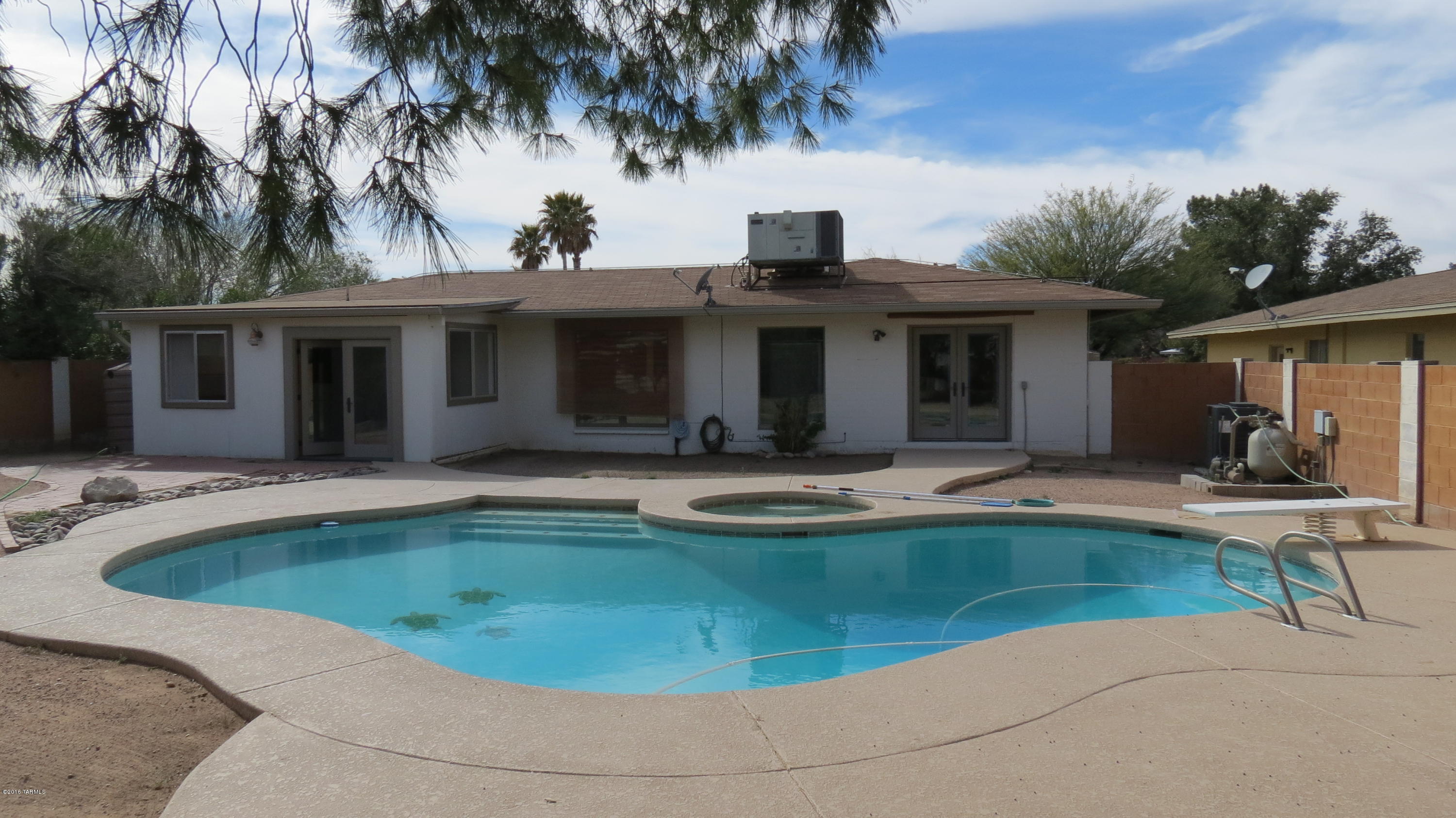 Vista Del Rio (218-290) - Residential Lease