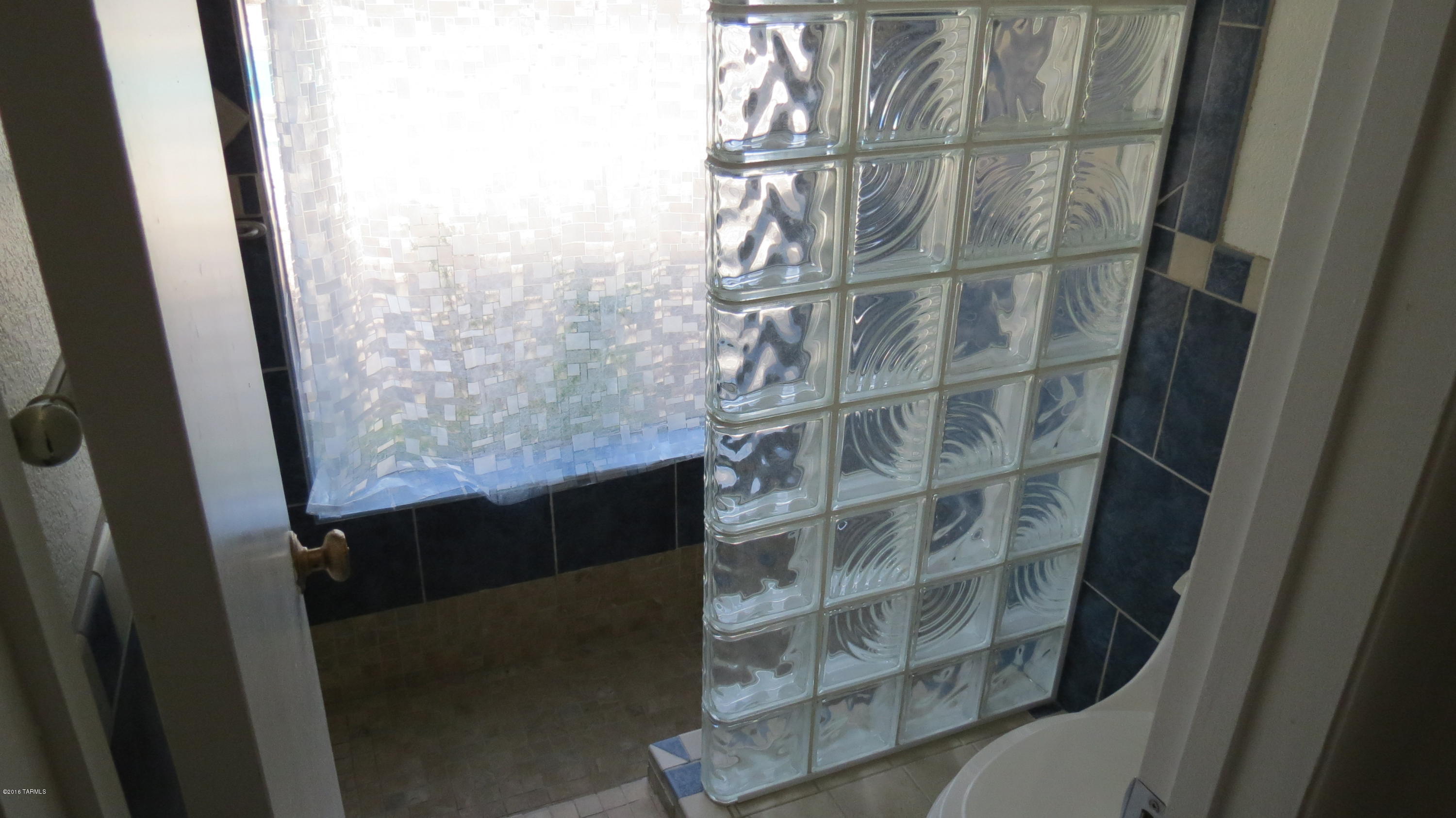 Vista Del Rio (218-290) - Residential Lease