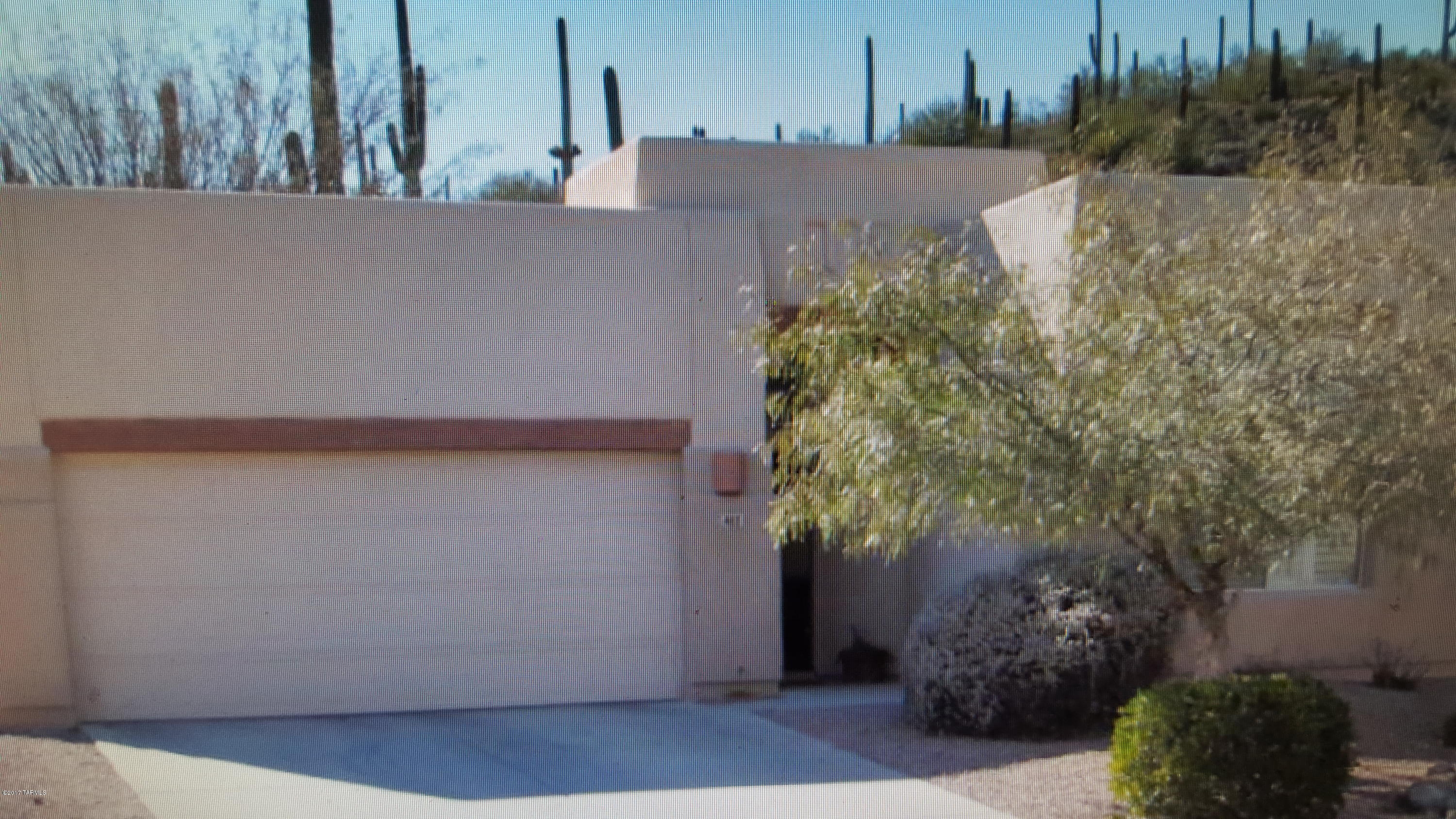Lovely West side home in gated community  in the Tucson Mountains!! 3 bdrm, 2 bath, split bedroom plan. Wood laminate flooring throughout, except kitchen & baths, which are ceramic tile. Private back yard nestled up to the mountain. 2 car garage, skylights, air conditioning.