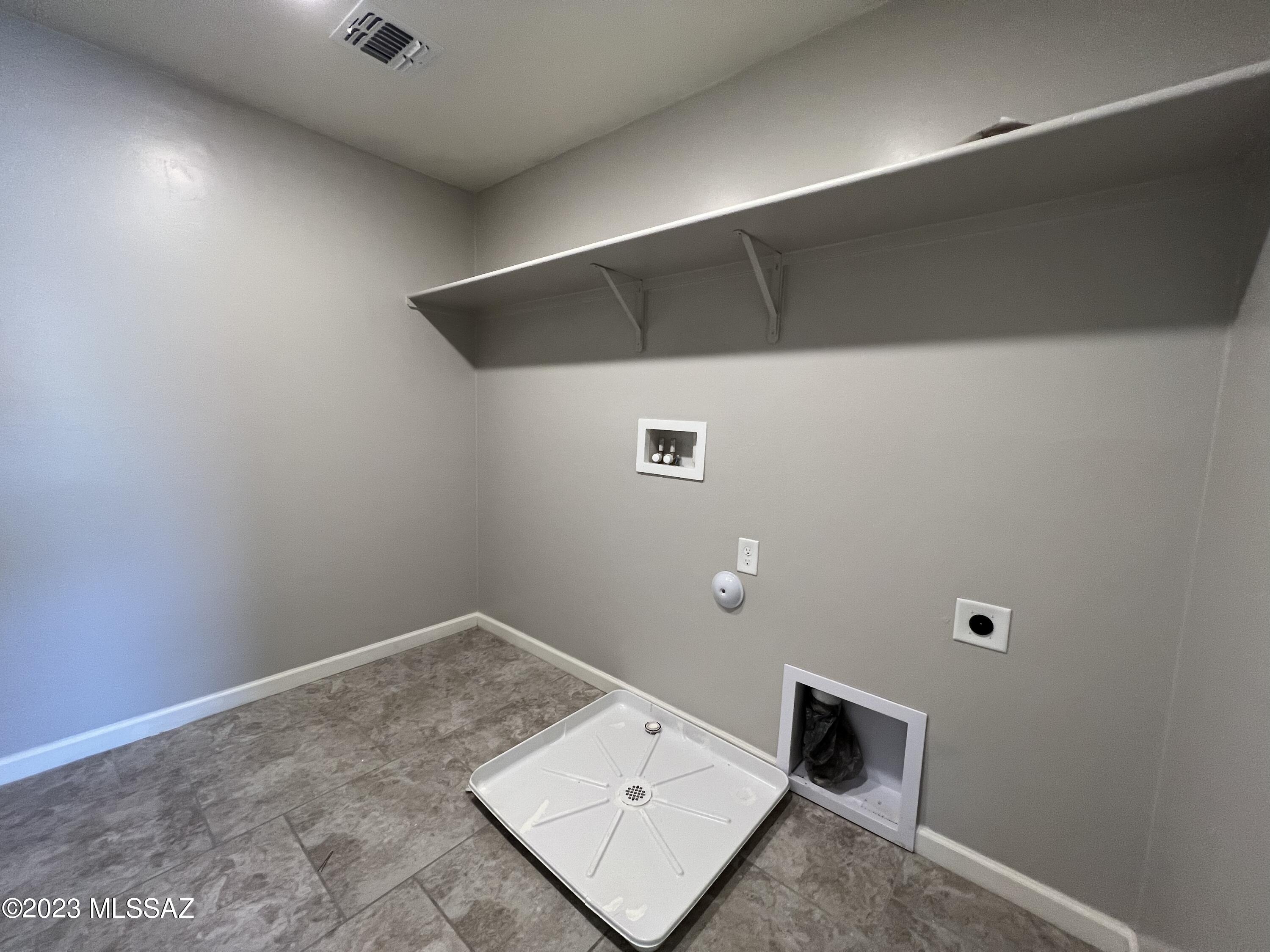 Vista Del Lago Norte SQ20140780198 - Residential Lease