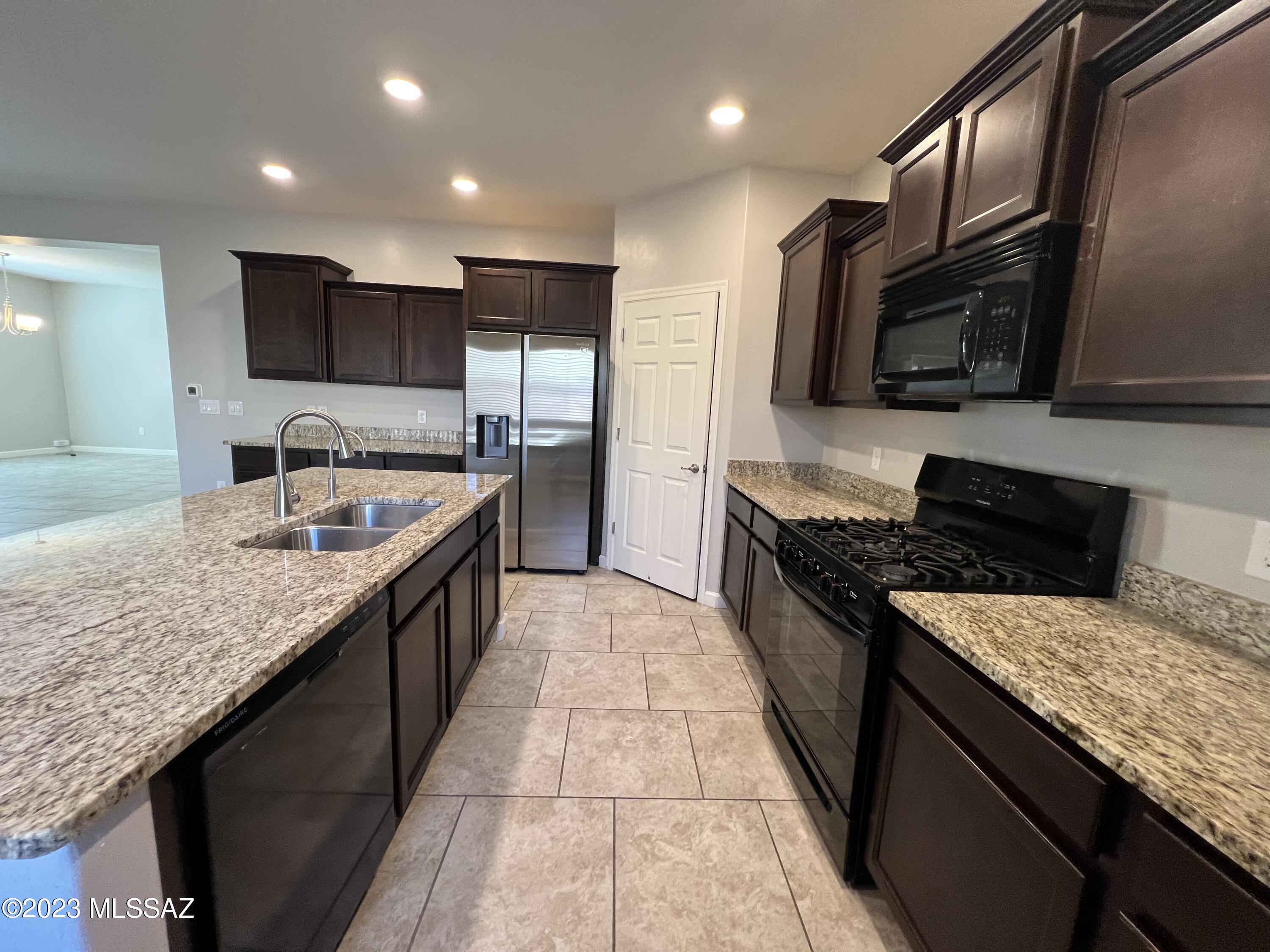 Vista Del Lago Norte SQ20140780198 - Residential Lease