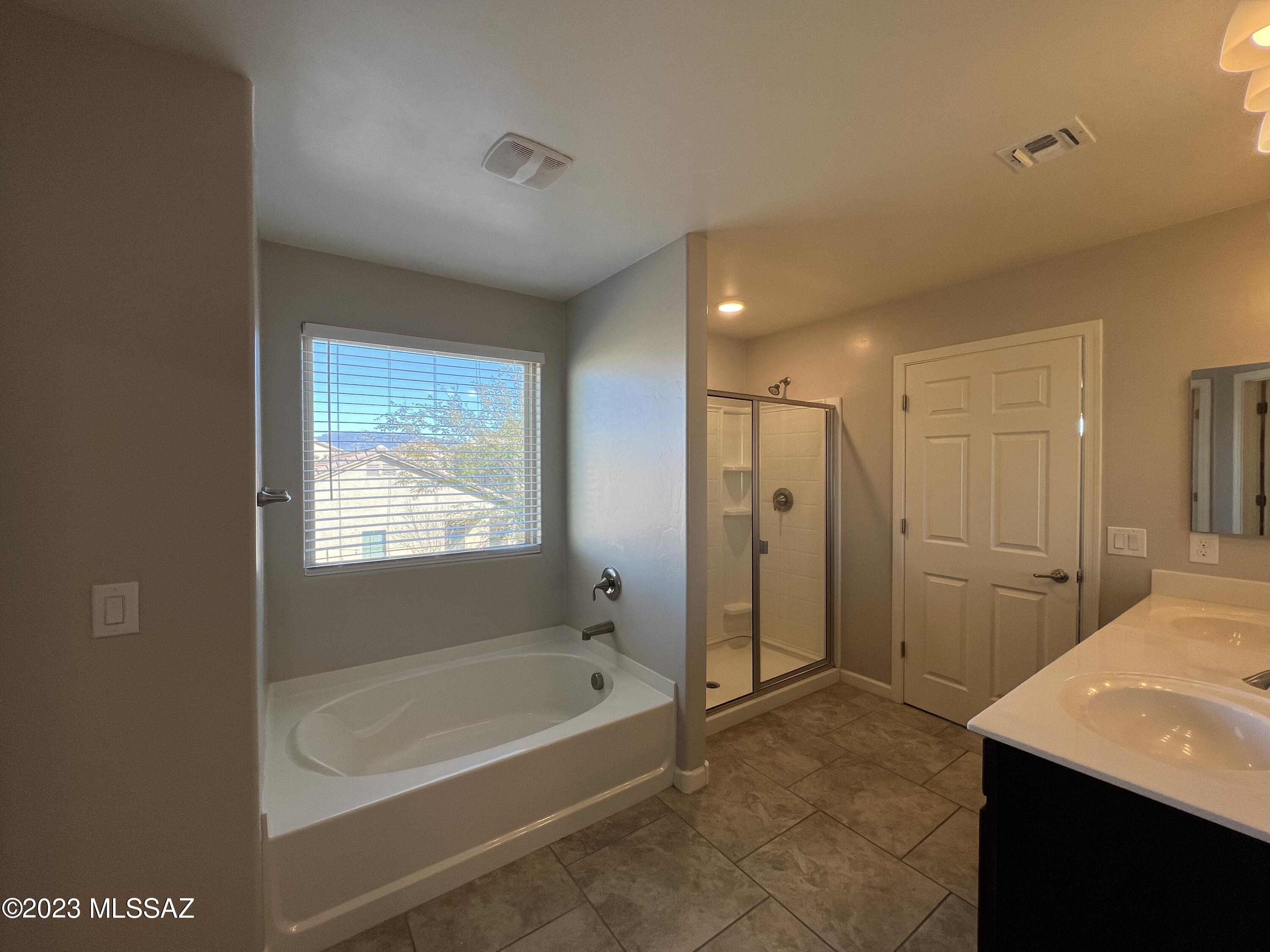 Vista Del Lago Norte SQ20140780198 - Residential Lease