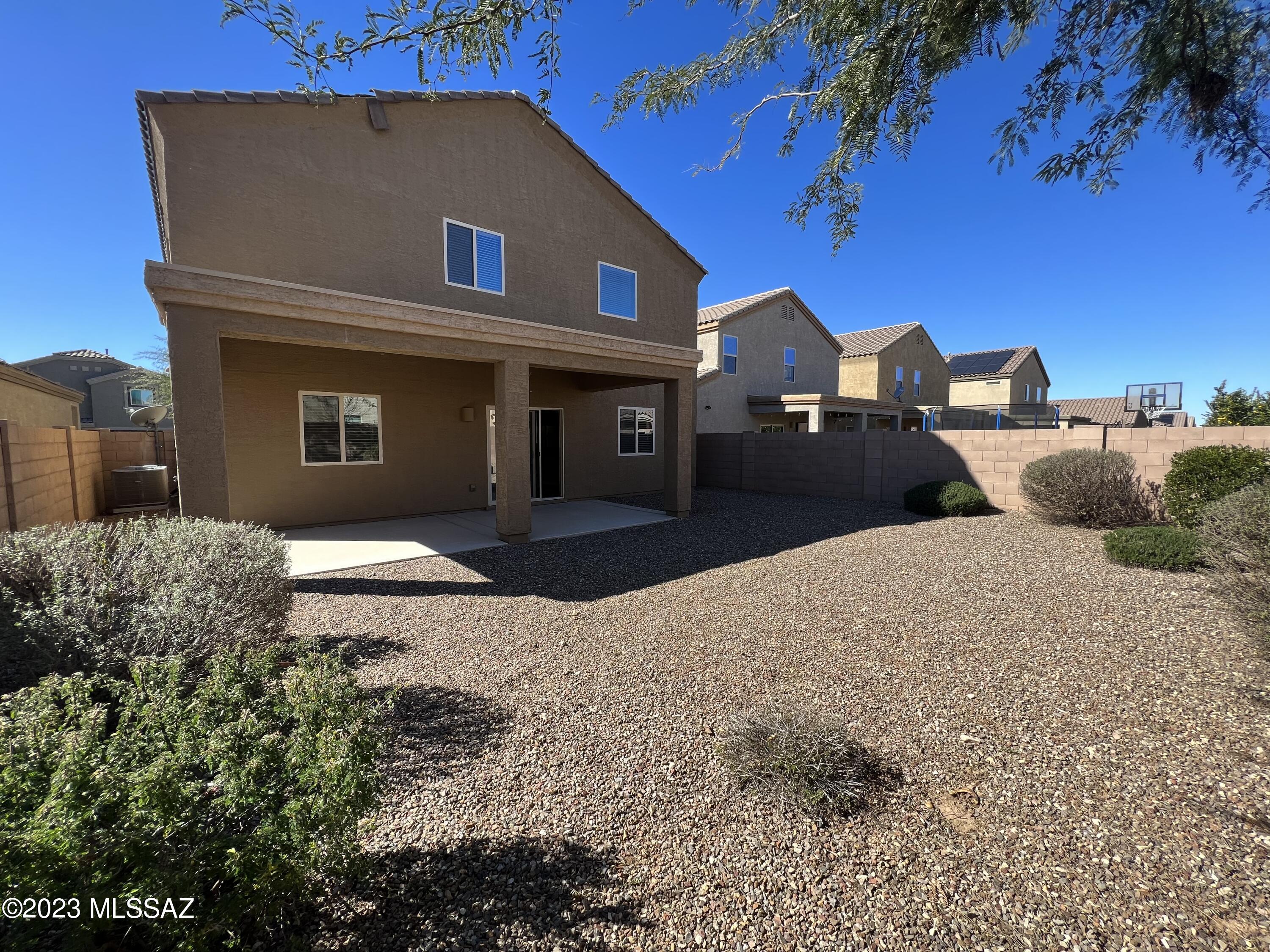 Vista Del Lago Norte SQ20140780198 - Residential Lease