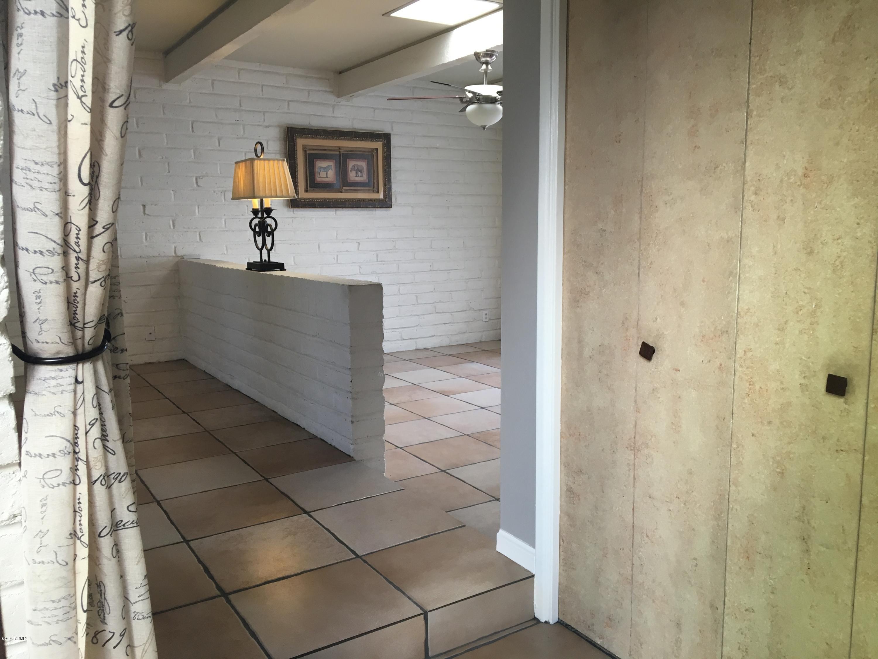 Las Lomitas (1) - Residential