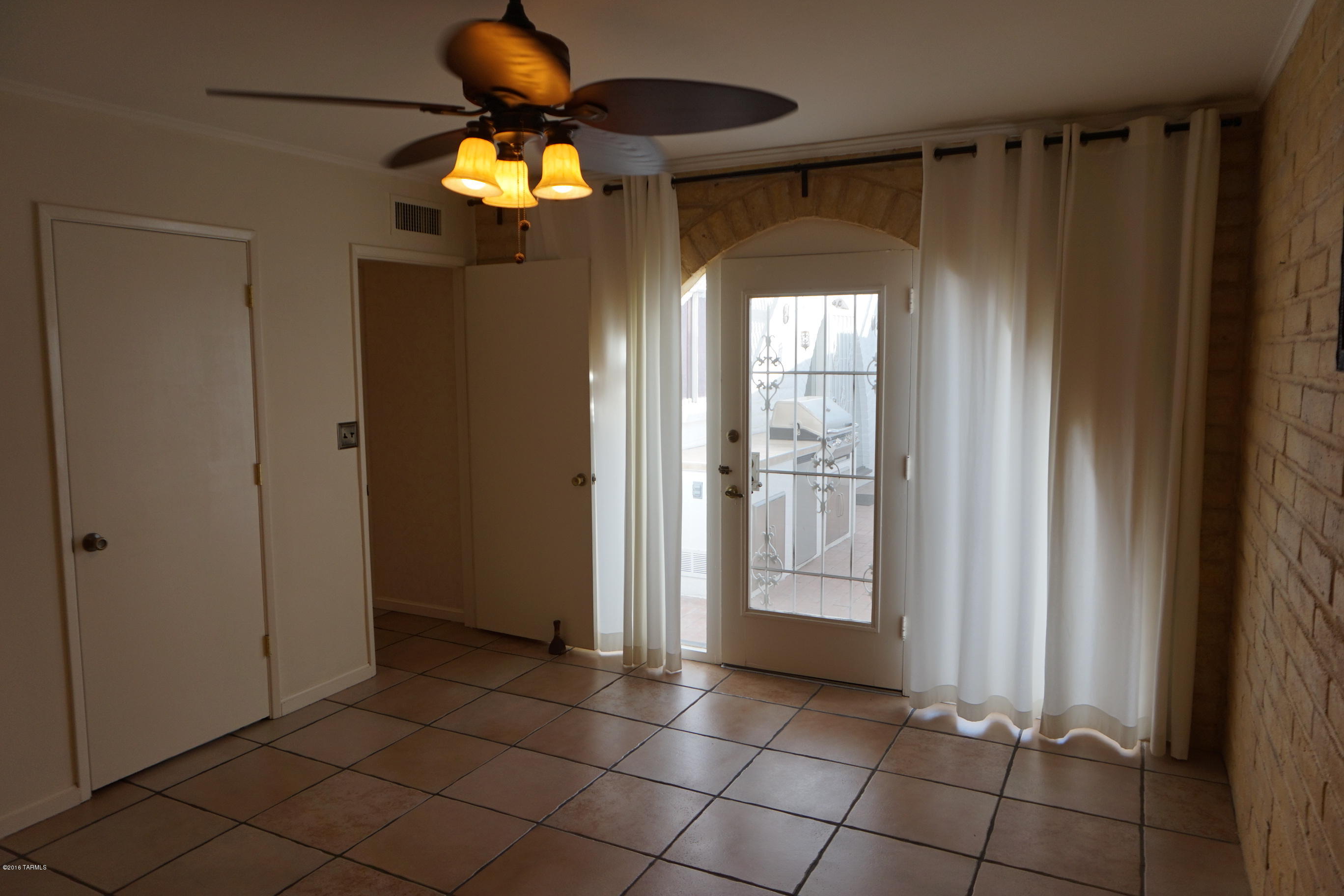 Las Lomitas (1) - Residential
