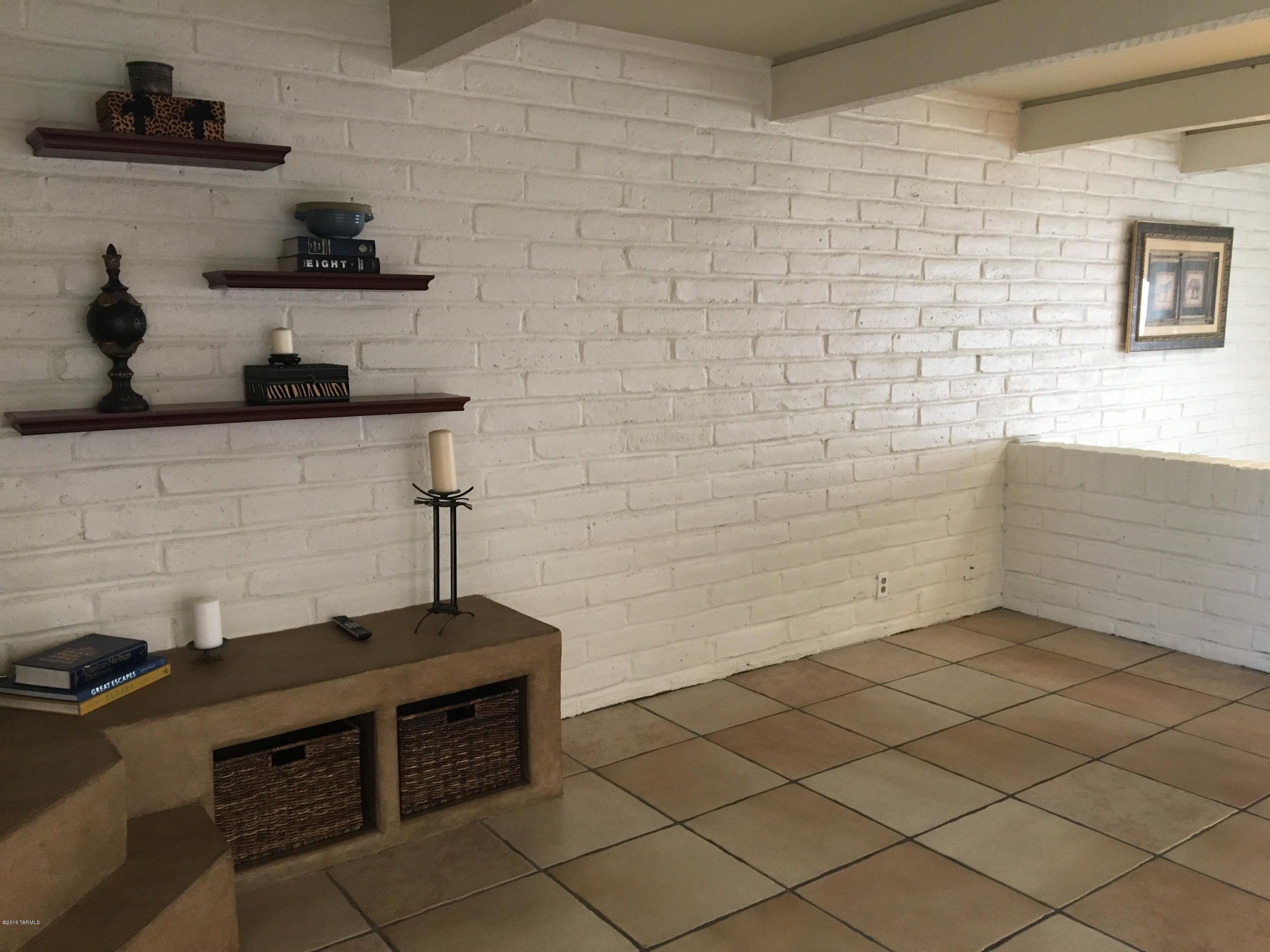 Las Lomitas (1) - Residential