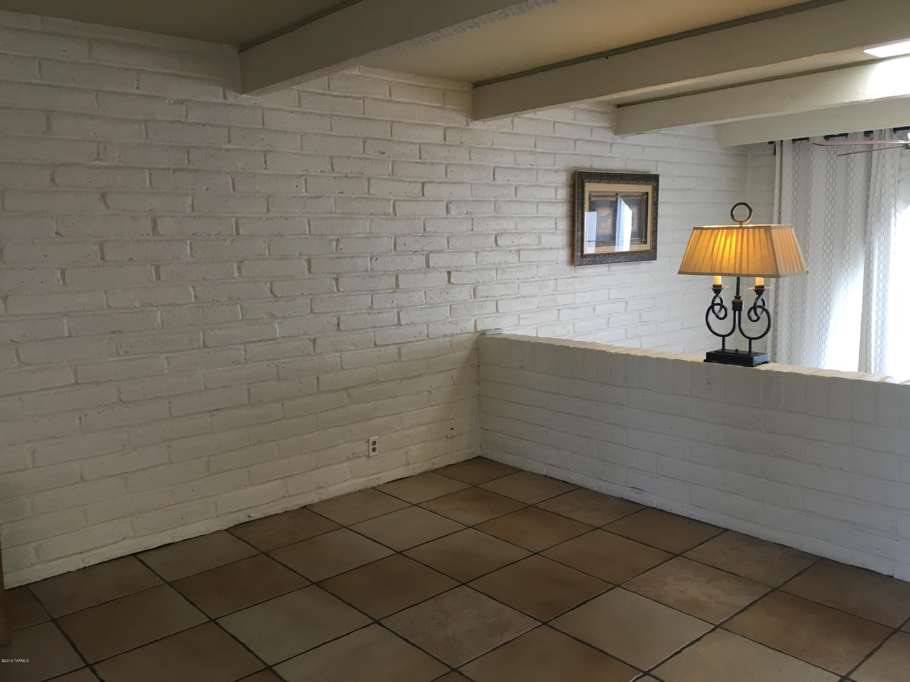 Las Lomitas (1) - Residential