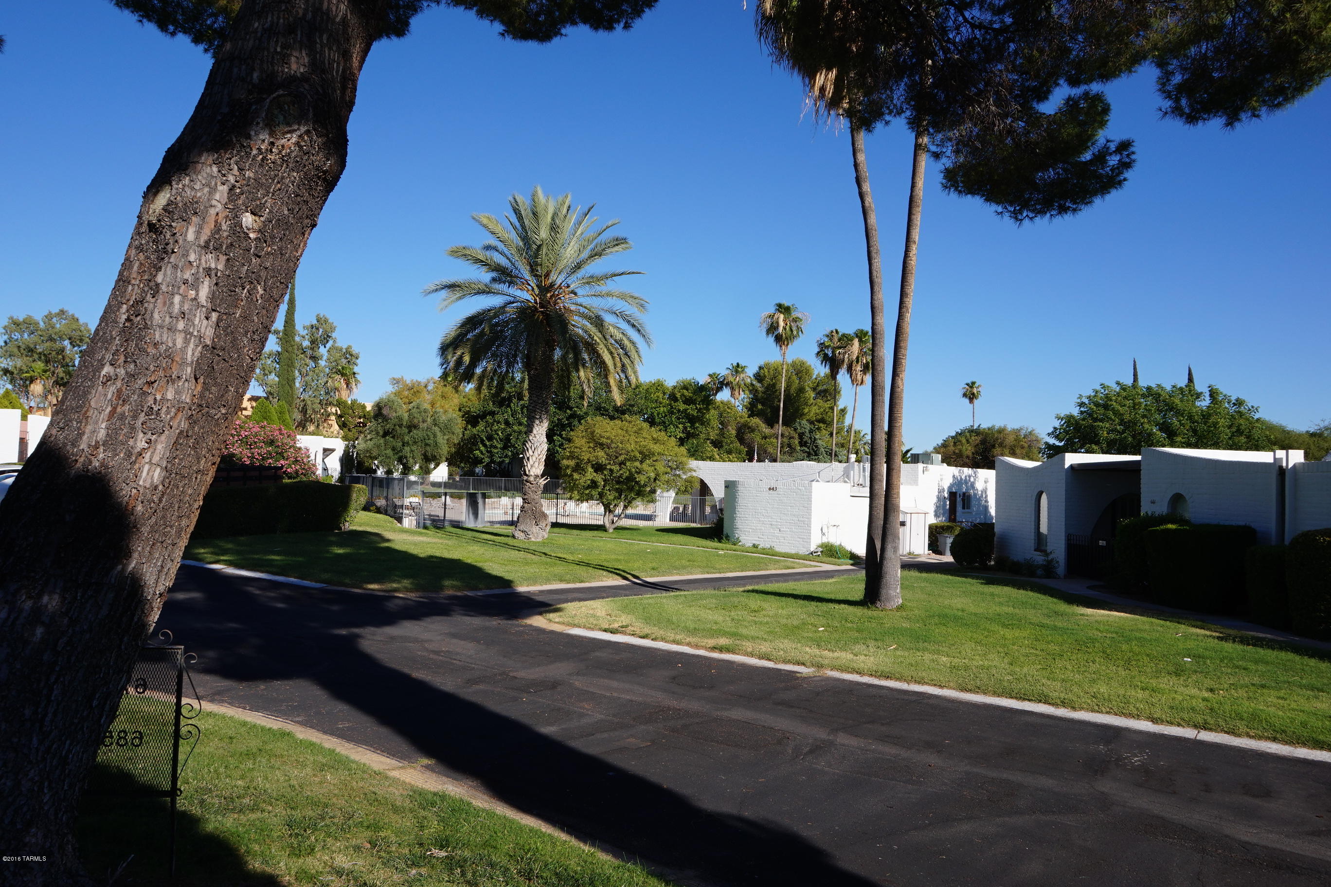 Las Lomitas (1) - Residential