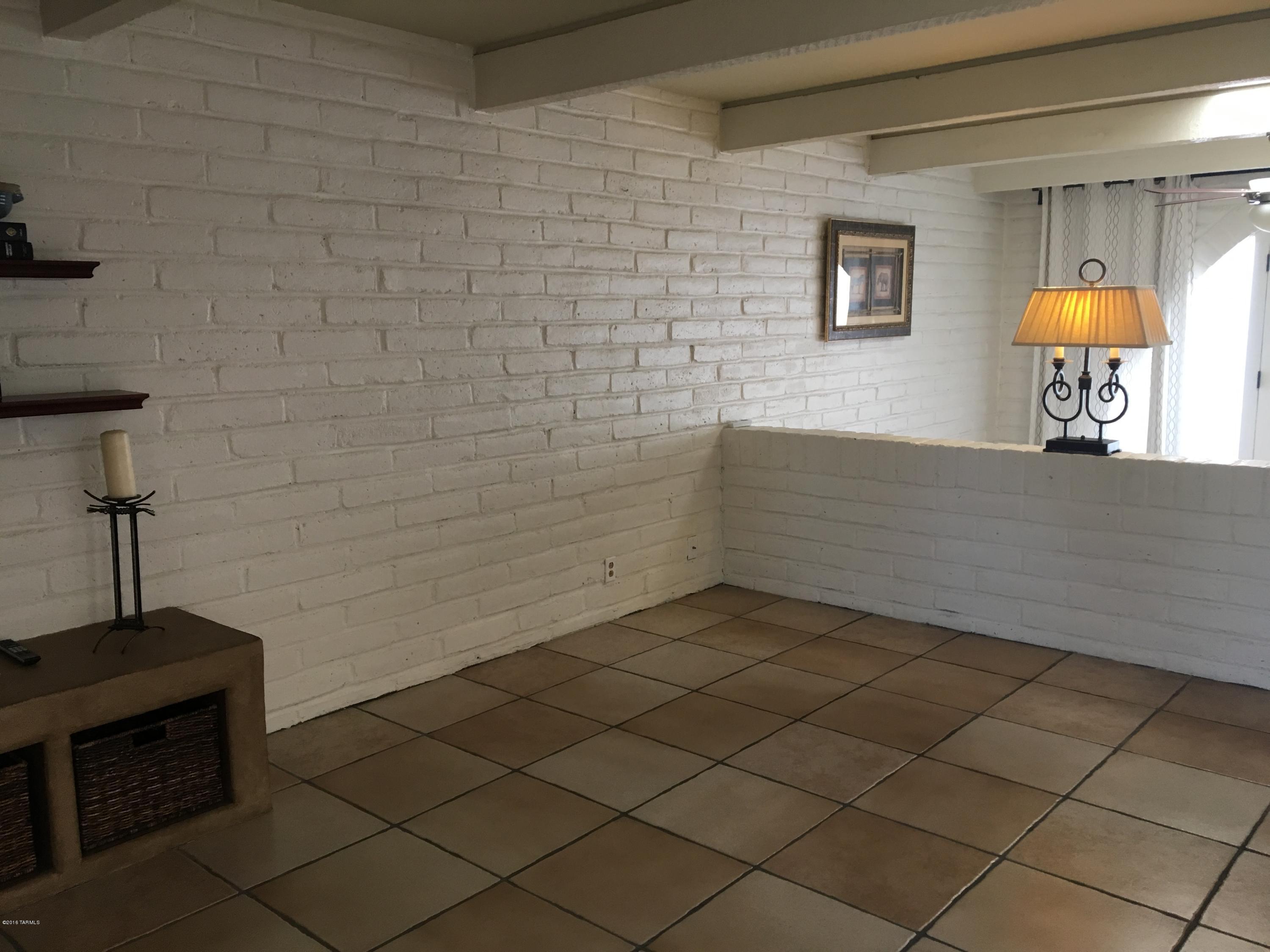Las Lomitas (1) - Residential