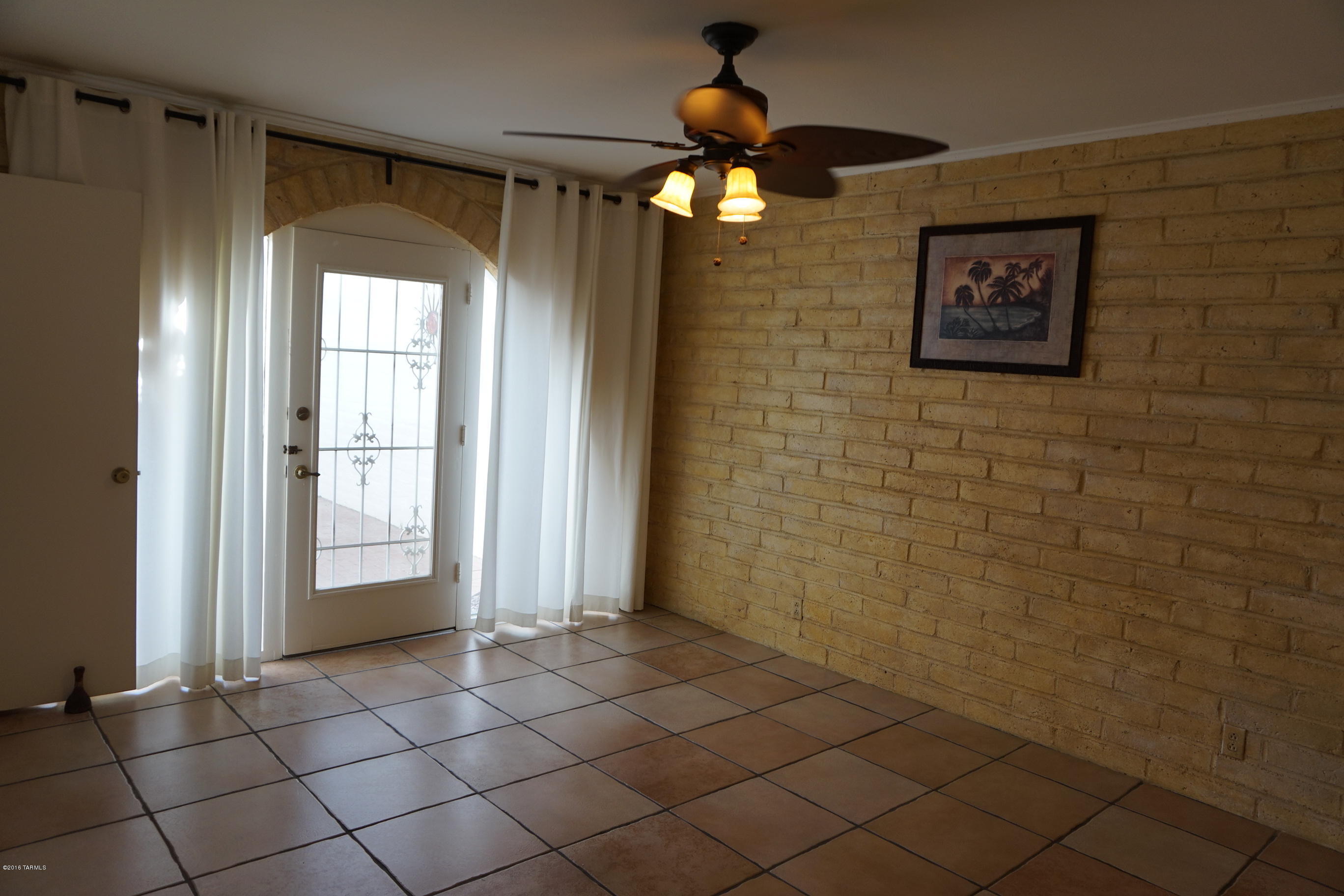 Las Lomitas (1) - Residential