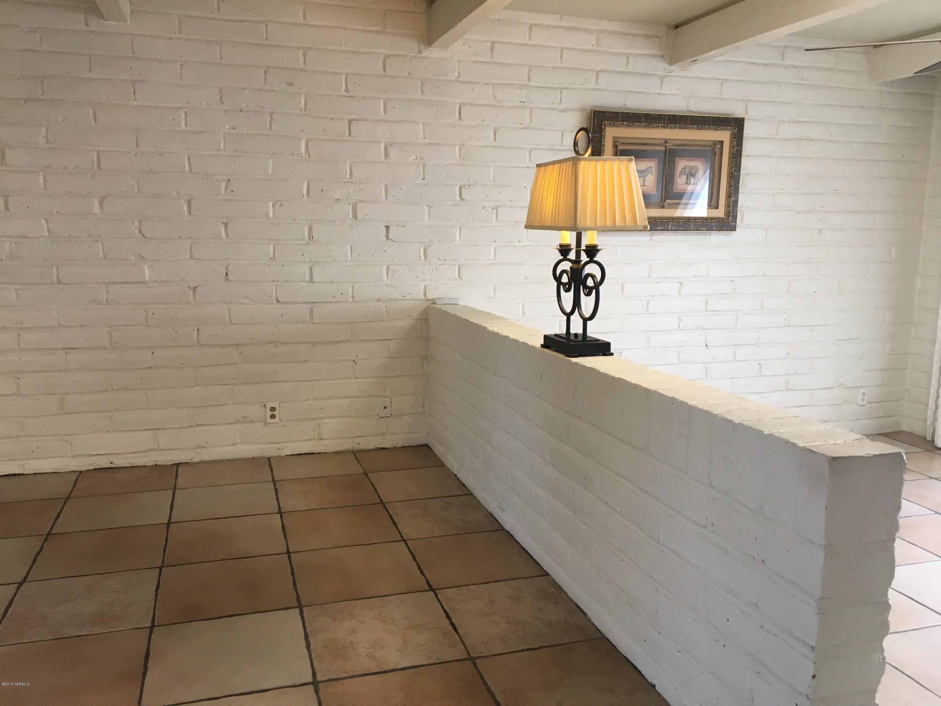 Las Lomitas (1) - Residential