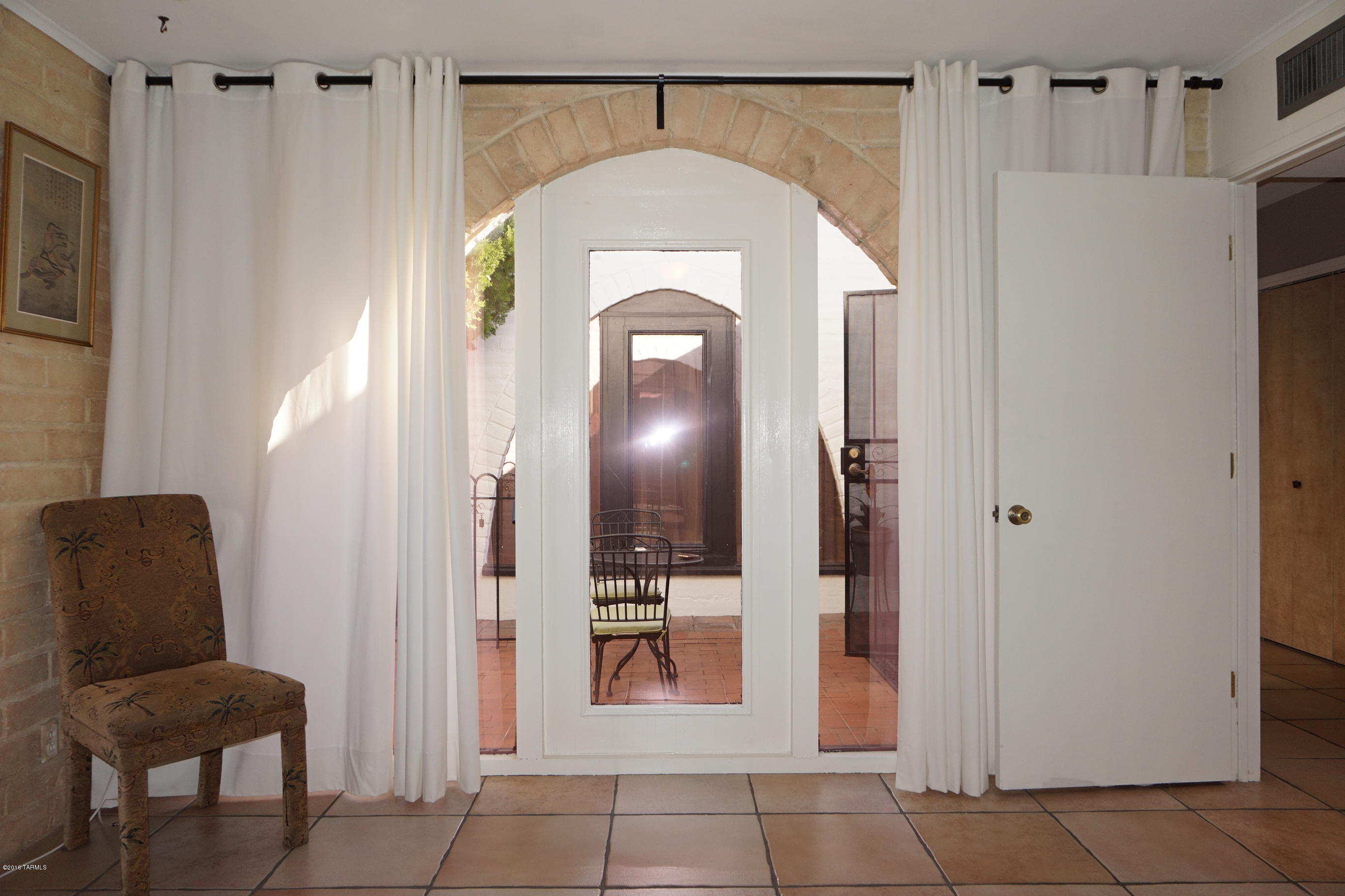 Las Lomitas (1) - Residential