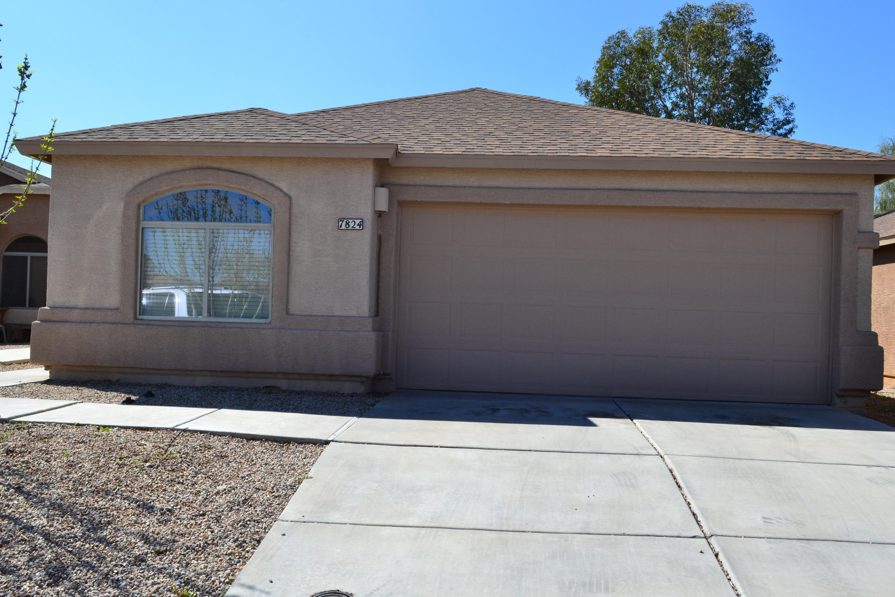 Spacious this 3 bedroom, 2 bath home, with office/den, tiled floors except in bedrooms. eat in kitchen, washer and dryer hook ups, a/c, 2 car garage and enclosed backyard.  This is a ''No Pet Property''