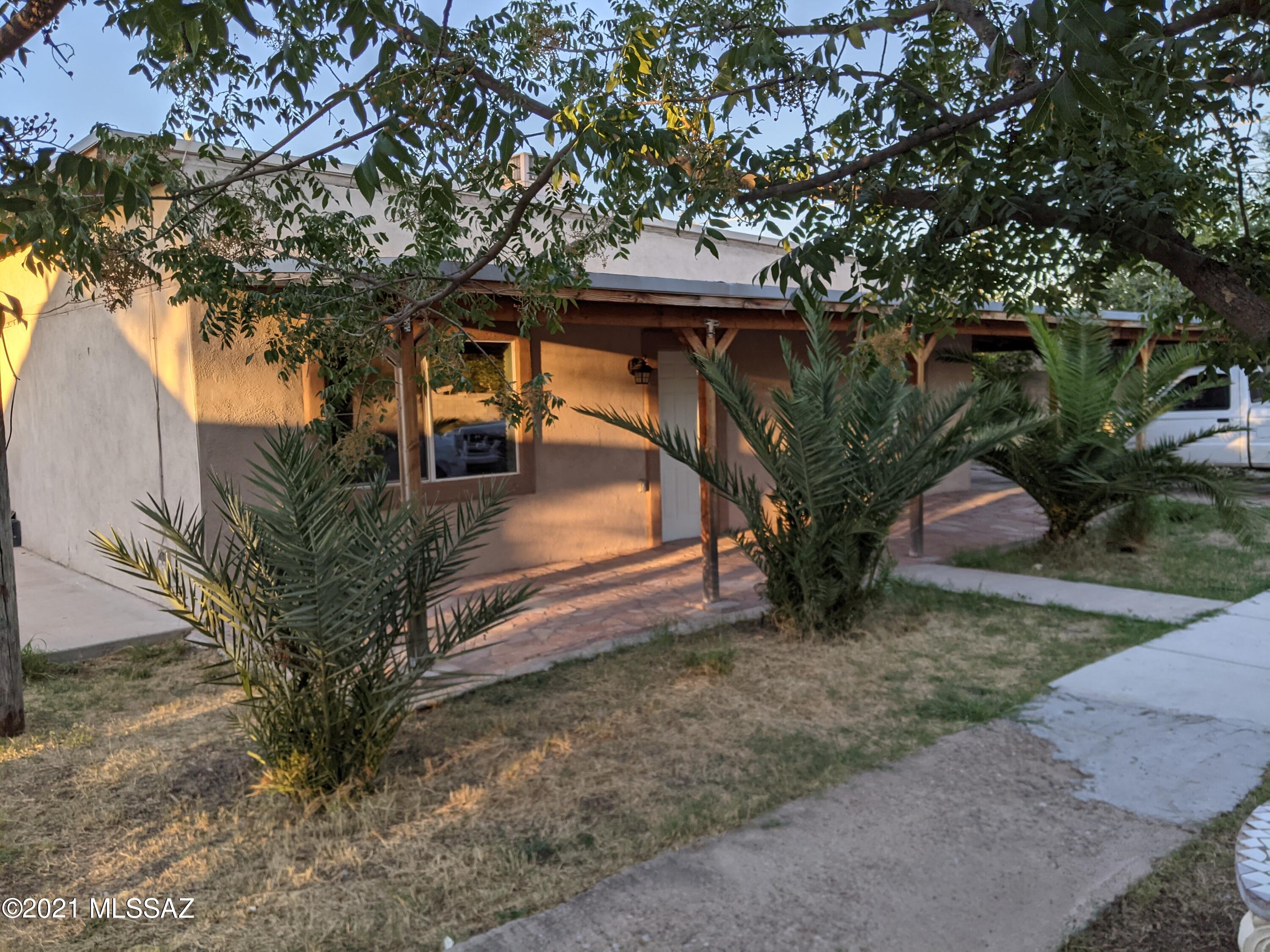 An oldie but a goodie, 2 bedrooms and 1 bath home perfect for a small family or an individual person. IMPORTANT! IF YOU ARE INTERESTED IN THIS PROPERTY, PLEASE TEXT THE ADDRESS TO 520-390-6920. DO NOT CALL AS THIS WILL REDUCE YOUR CHANCE TO BE CONSIDERED AS TENANT. THANK YOU.