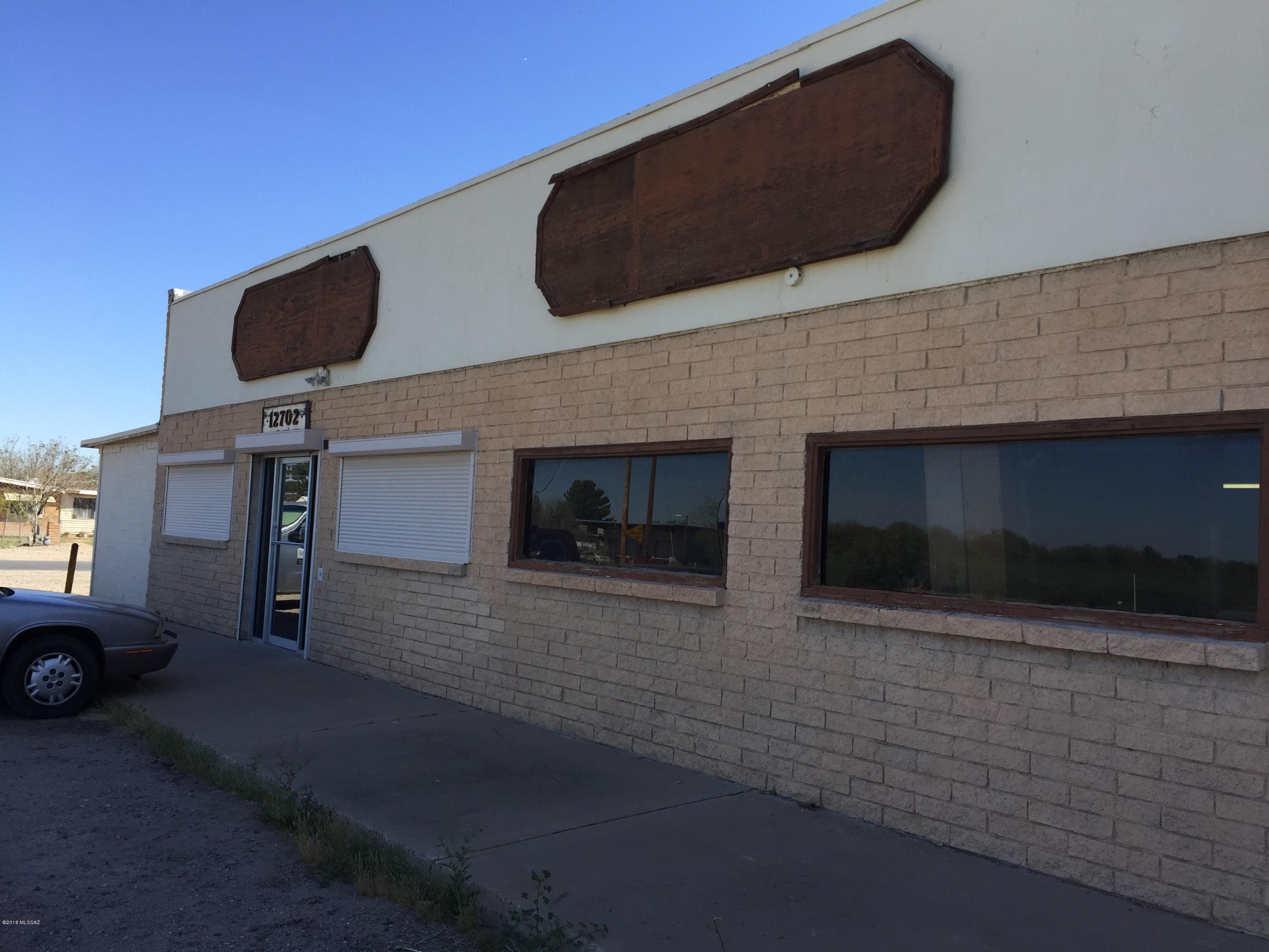 Commercial BLDG 4,050 SQFT on a corner lot on a main road in Old Town Marana with 2 rentals site built older home and 1998 Marlette 26X52 manufactured home with approximately 20 parking spaces. Lots of possible uses. Owner financing available.