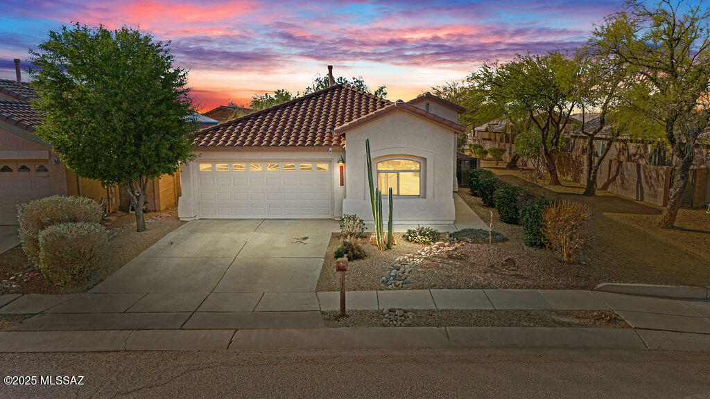 Beautifully updated Mesquite Ranch home with top of the line finishes throughout. The high ceilings and bright open floorplan are the first thing you will notice when you walk in. Primary bedroom includes large tub for soaking after a long day, and tons of closet space. The backyard is fully landscaped for low maintenance care but plenty of space to entertain. Located in the highly sought after Vail School District and close to shopping and restaurants. This house is truly special.