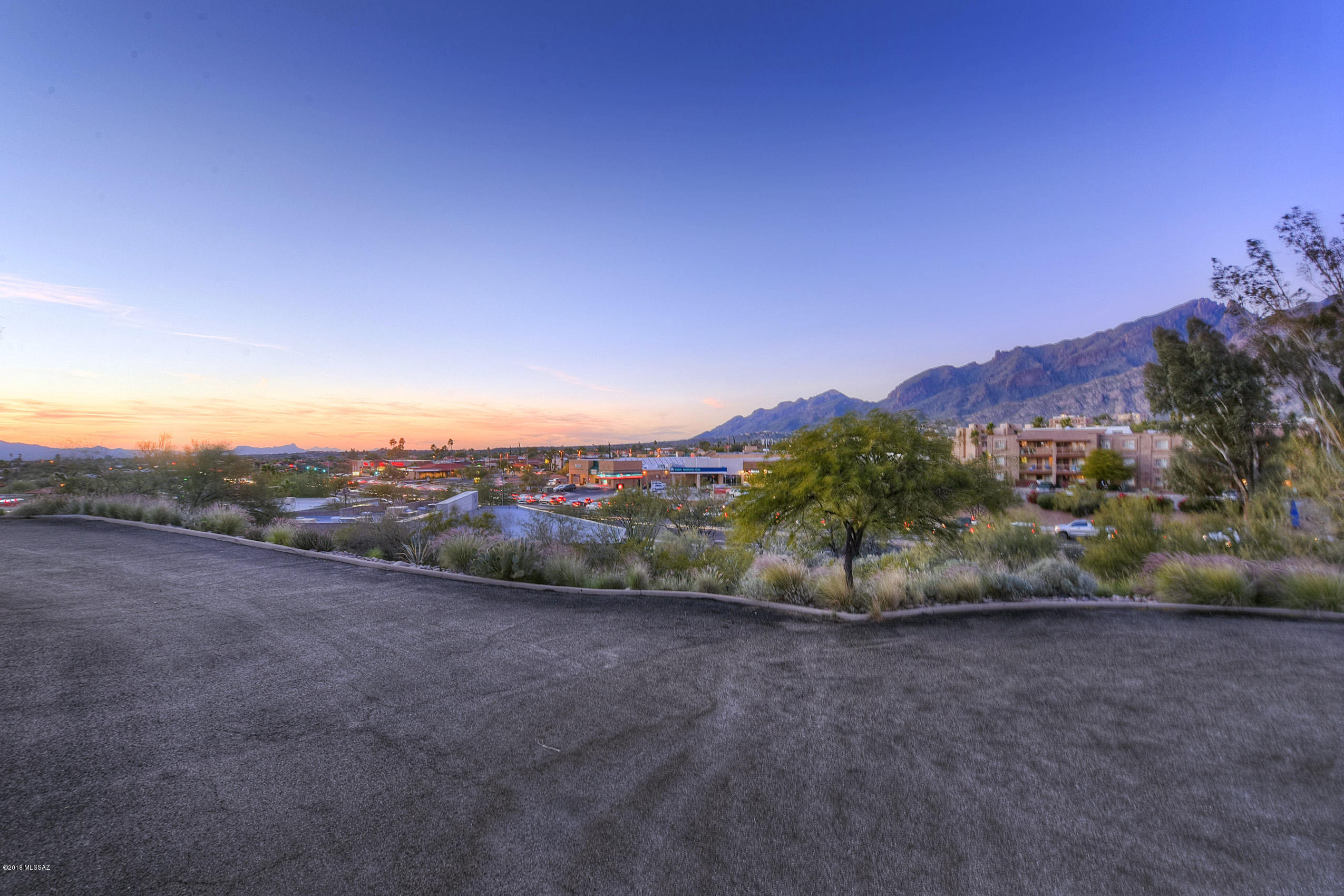 Absolutely fantastic location! Walk to everywhere.....Safeway, Starbucks and more. Beautiful mountain views from the front. Nice quiet private back patio with brand new epoxy coated concrete. New A/C and well maintained. All new appliances in the kitchen!  Community pool, spa and tennis courts. Must see!  Also - all new windows!  1 Front Slider - 6068 SGD AmeriSecure Glass, Guest Room (2) 4040 Xo Slider AmeriSecure Glass, Back Sliders (2) 9068 XOX SGD 3 Panel - ENERGY STAR CERTIFIED.