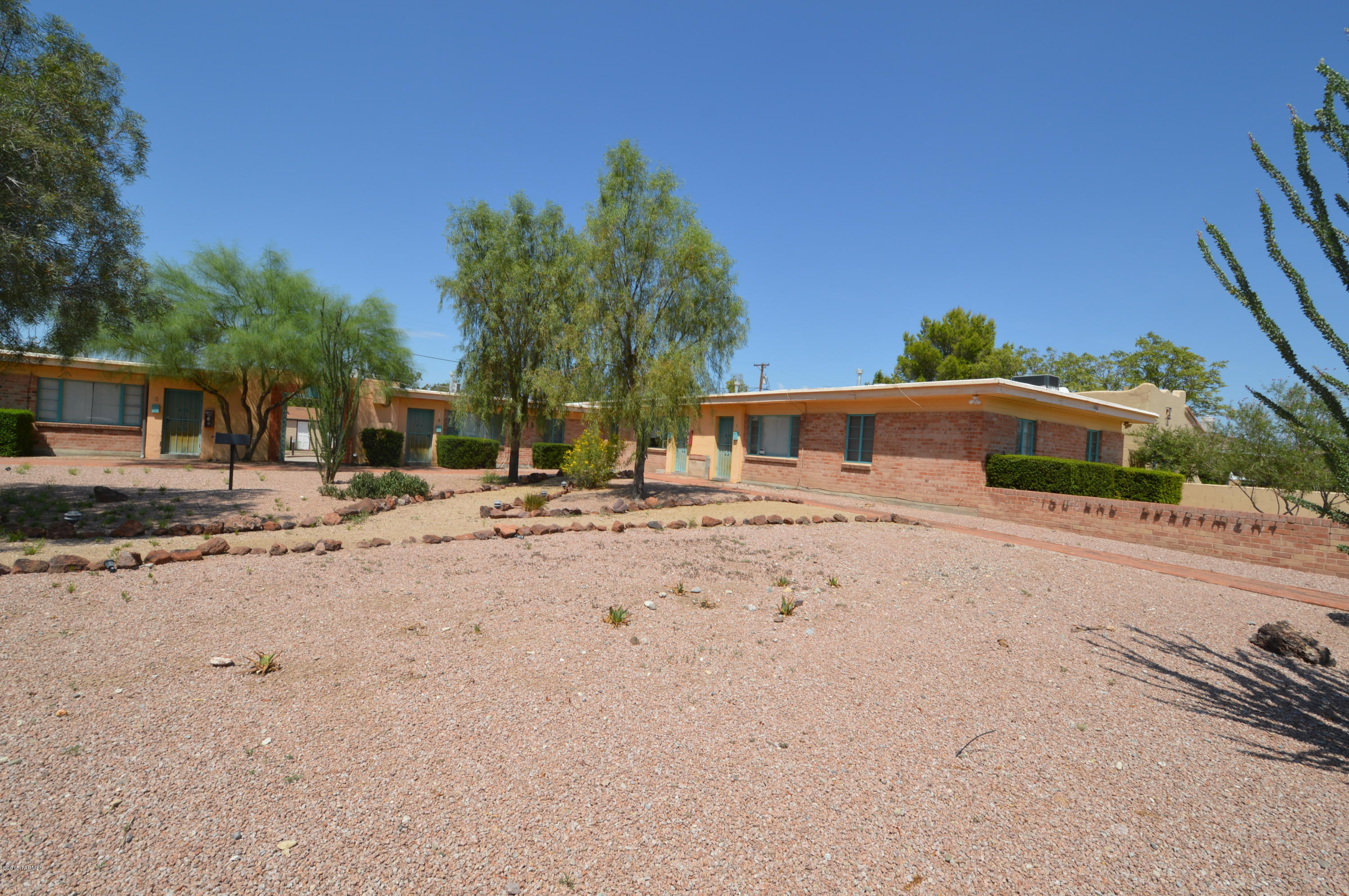PERFECT for students! Beautiful 2BR home just a short walk, ride or drive from the U of A! Great location with private parking in the back! This unit has a yard too! Large rooms provide plenty of personal and communal space!  Central AC with gas heat and hot water! Economical kitchen with plenty of counterspace! Don't miss out on this one! BEAT THE STUDENT HOUSING RUSH! CALL TODAY!