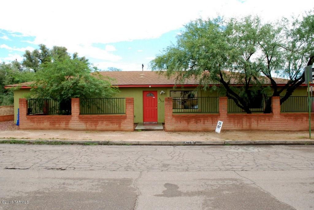 Accepting reservations for August 2017. Newly constructed 4 Bedroom 5 Bathroom home within walking distance to UofA. 1920 square feet. Stamped and newly painted concrete floors throughout. Each bedroom is large, identical in size, has its own private bath and ceiling fan. Kitchen has long breakfast bar, side by side fridge, stove and dishwasher. Central A/C and Heat. All rooms are wired for cable and internet. Full sized indoor washer and dryer, alarm system and landscaped front and back yard. Off street parking for 3 vehicles and plenty of on street parking. This home is offered as NON-SMOKING. Pets subject to owner approval.
