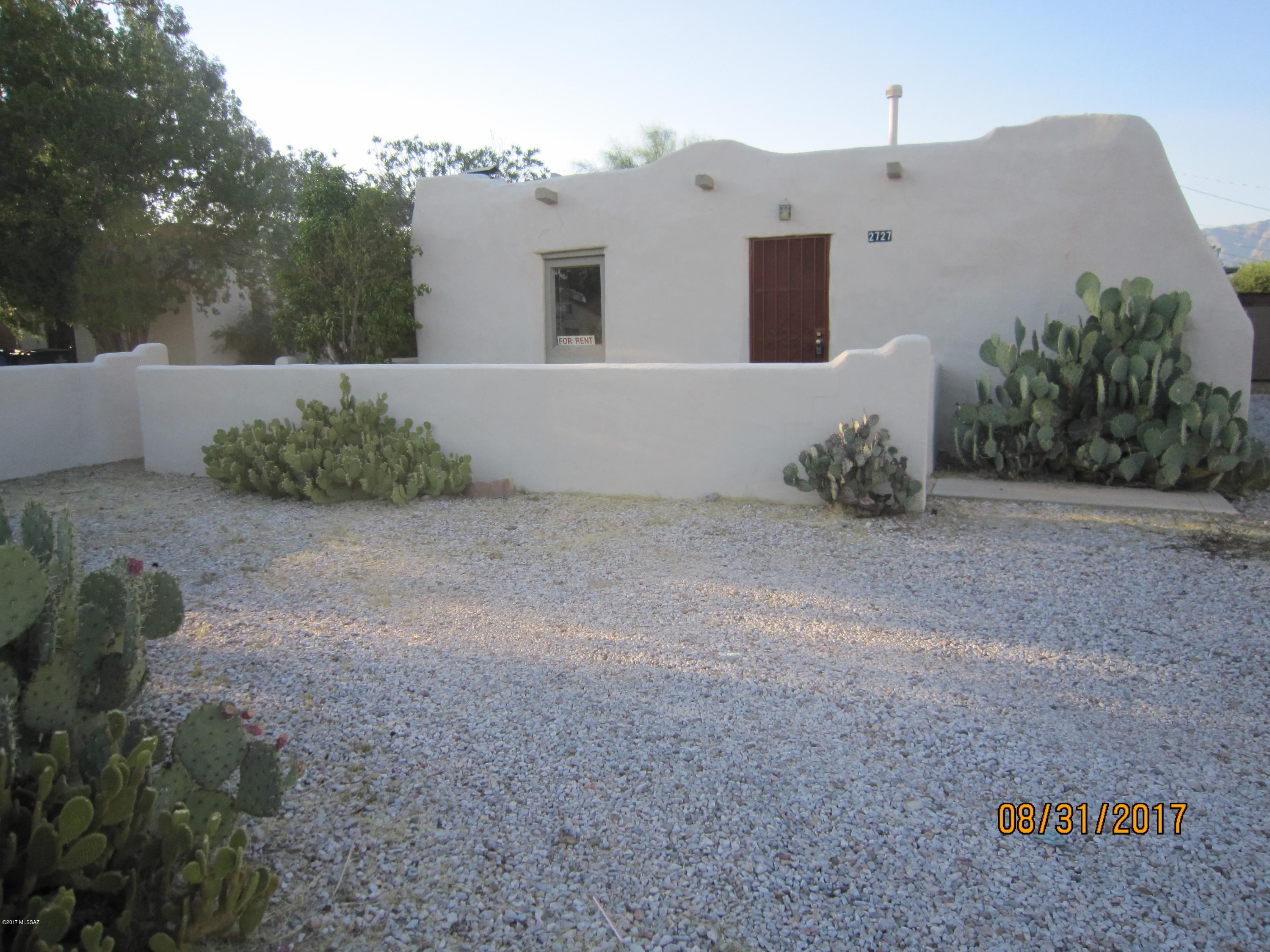 Charming mud adobe home with tile throughout, Open Living Room with Fireplace and dining area, bedroom area open to living area with curtain for privacy. Central Cooling and Gas Heat, Private fenced yard, off-street parking, close to U of A and UMC, Campbell corridor of restaurants and the new  gastropub coming on Grant Rd, The Yard!