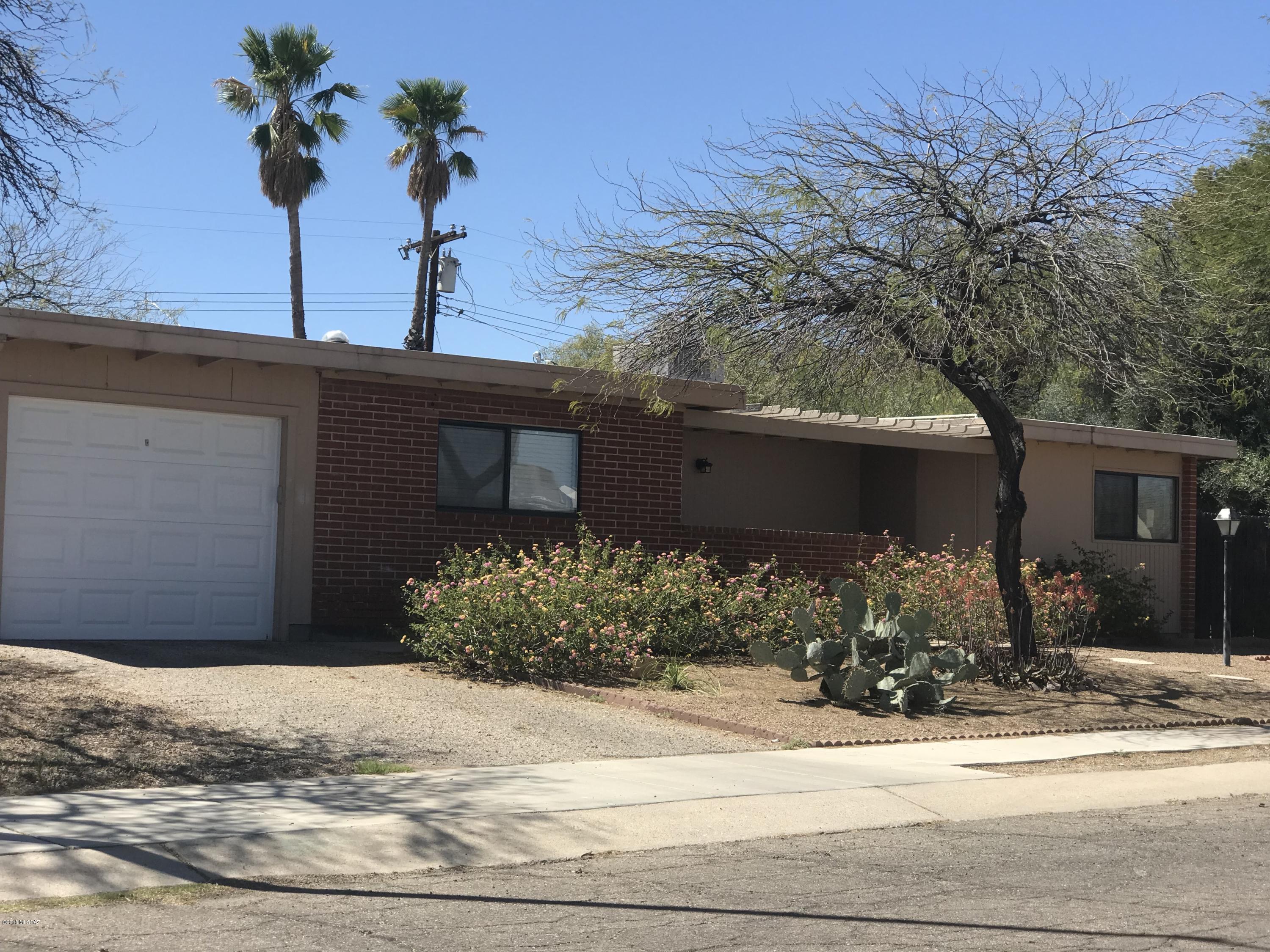 3 bed, 2 bath. Open floor plan. Modern kitchen with island. Large bedrooms. No carpet, all tile. Stainless appliances. Washer and dryer included. Large, landscaped backyard with patio. 1 car garage. Beautiful mountain views. 1 year lease. $1250 deposit. Near Prudence and Broadway.