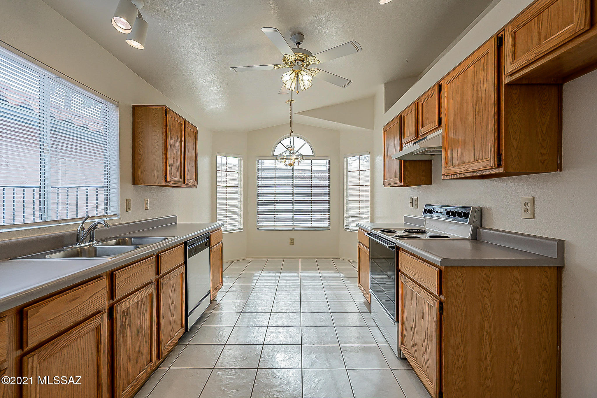 Ventana De Sabino Townhomes - Residential