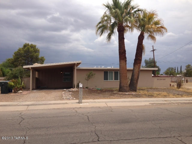 This newly renovated charming 4 bedroom, 2 bath eastside home feature tiled floors in living areas and brand new carpet in bedrooms, a spacious floorplan, gourmet kitchen, and a massive backyard that can accommodate an RV. Close to Davis-Monthan, Ratheon, and Pima Community College.
Call Michelle at 520-308-8198.