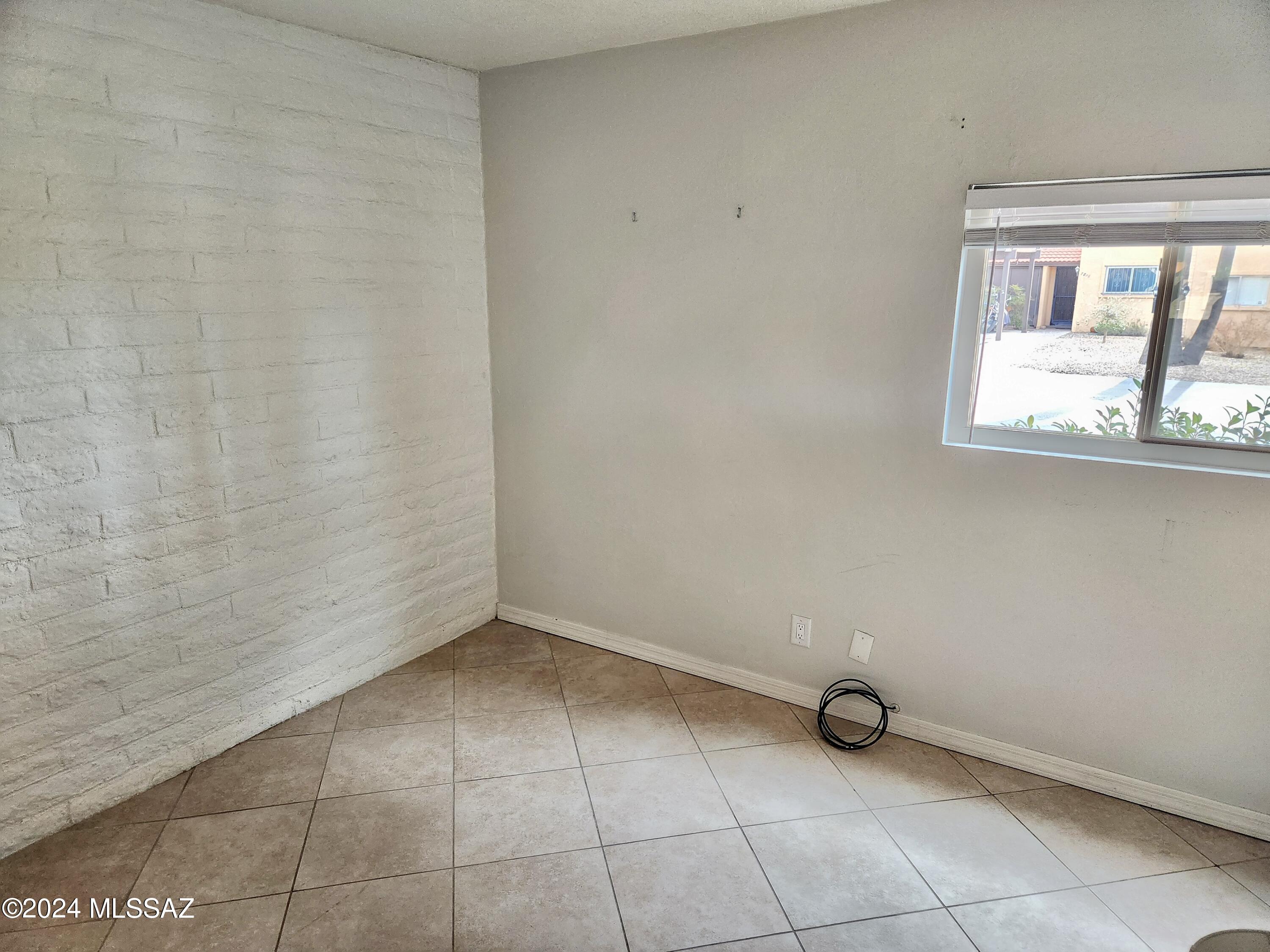 Verde Vista Villas (1-94) - Residential Lease
